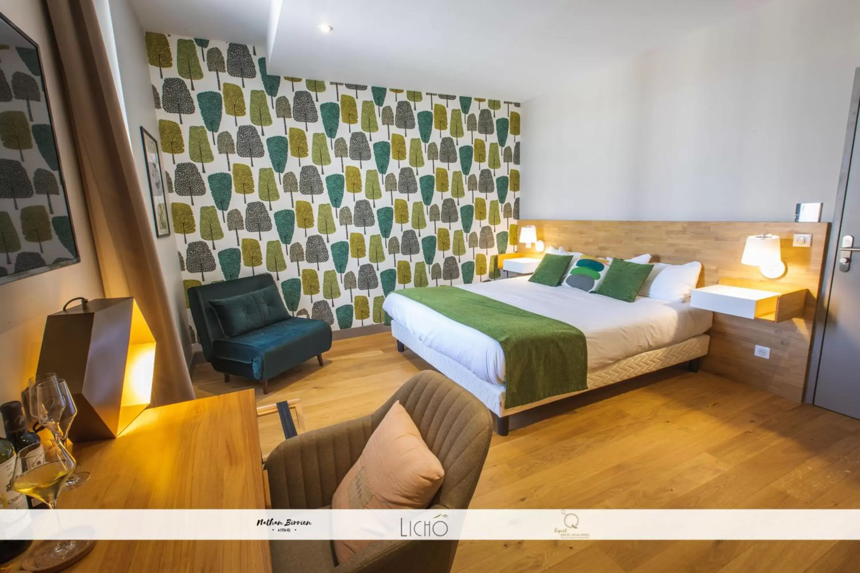 Small Double Room in Chambres d'hôtes du Château de Seguin Small Double Room in Chambres d'hôtes du Château de Seguin