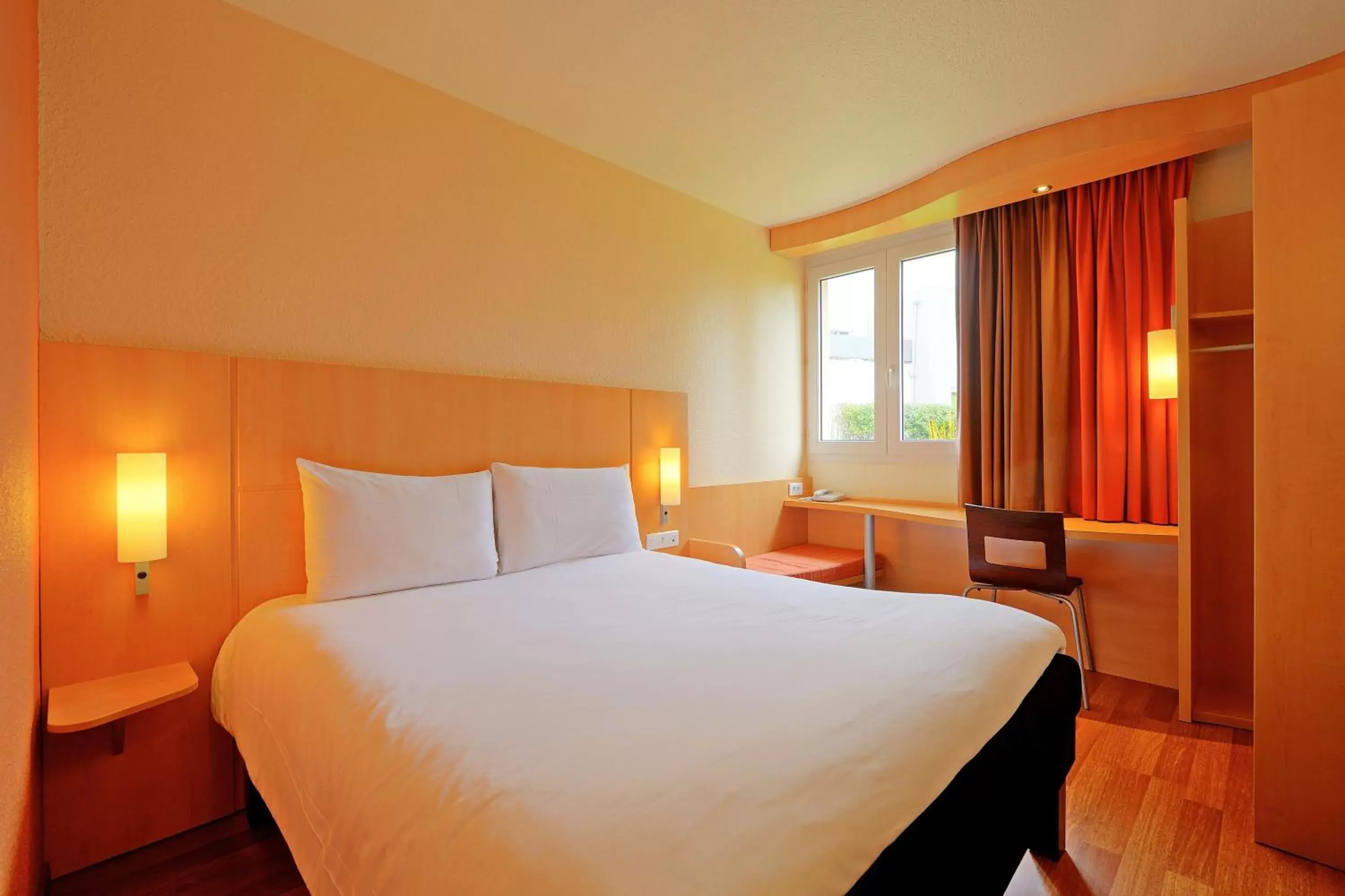 Standard Double Room in ibis Poitiers Beaulieu Standard Double Room in ibis Poitiers Beaulieu