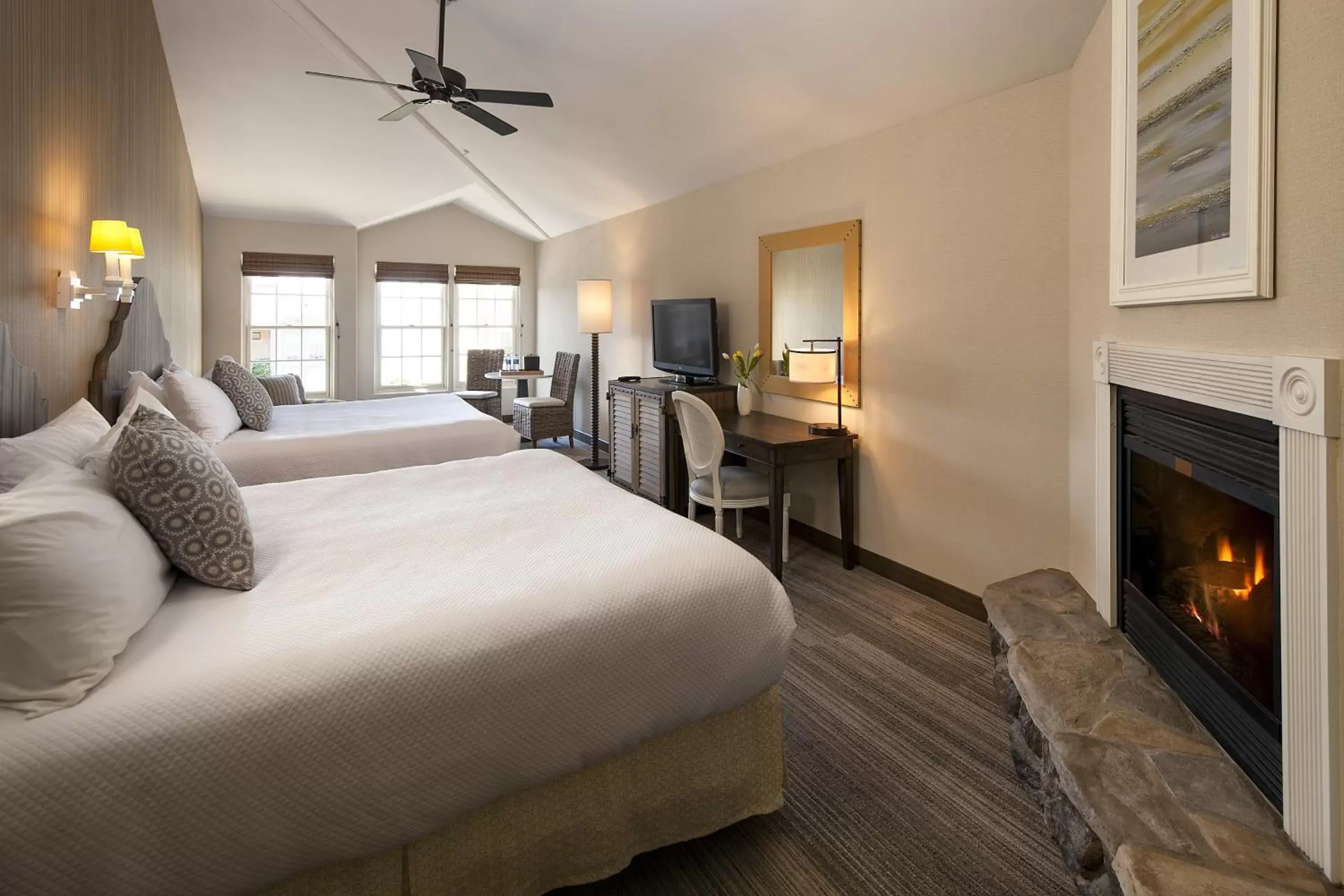 Queen Room with Two Queen Beds with Oceanfront View in Cottage Inn by the Sea Queen Room with Two Queen Beds with Oceanfront View in Cottage Inn by the Sea