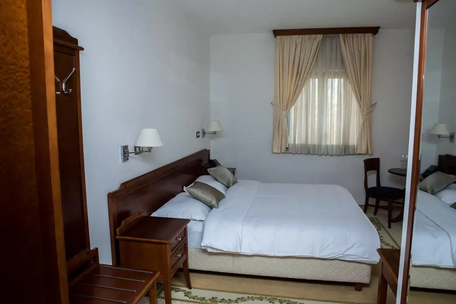 Deluxe Double Room with Balcony - single occupancy in Hotel Hum Deluxe Double Room with Balcony - single occupancy in Hotel Hum