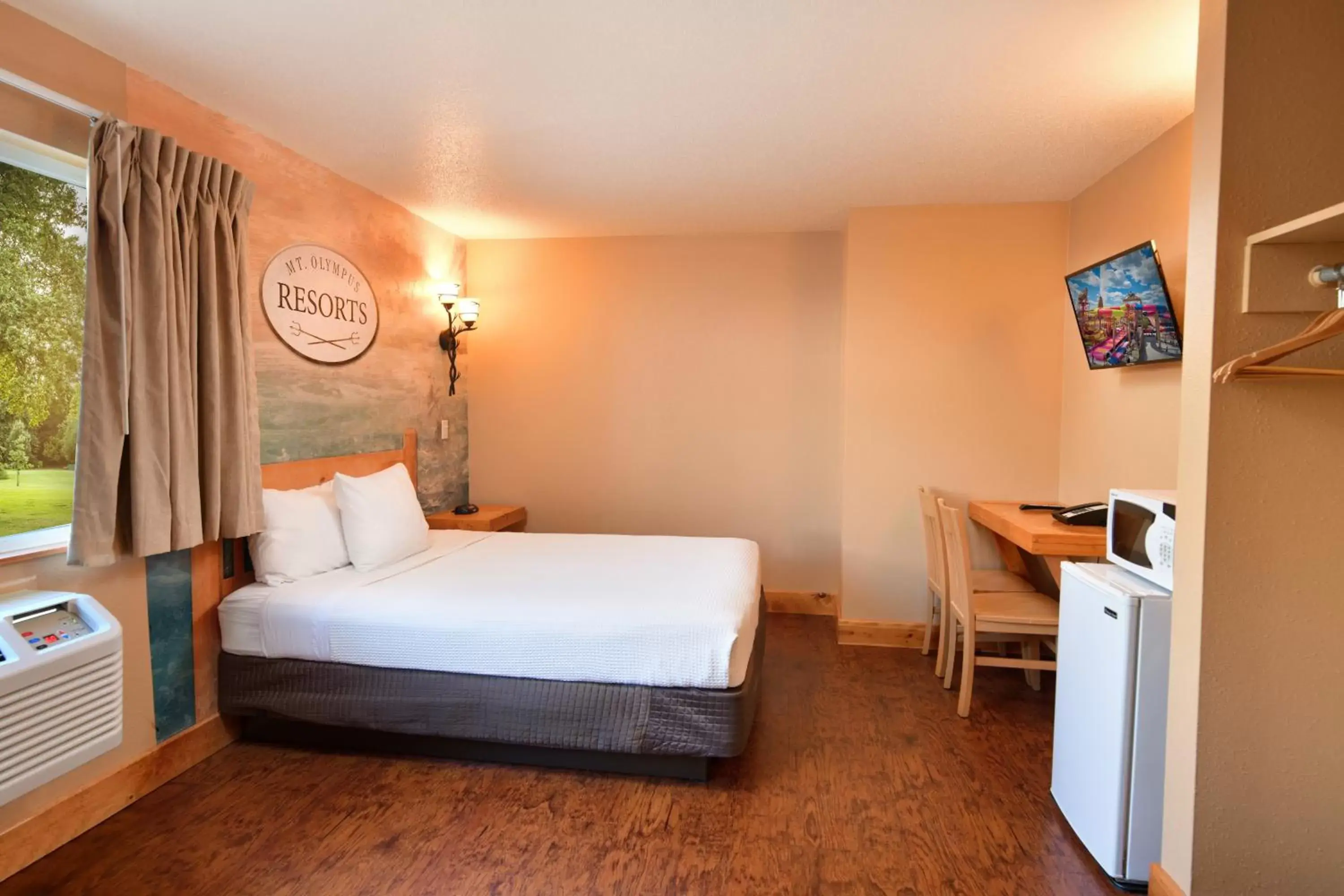 Resort Room 1 Queen in MT. OLYMPUS WATER PARK AND THEME PARK RESORT Resort Room 1 Queen in MT. OLYMPUS WATER PARK AND THEME PARK RESORT