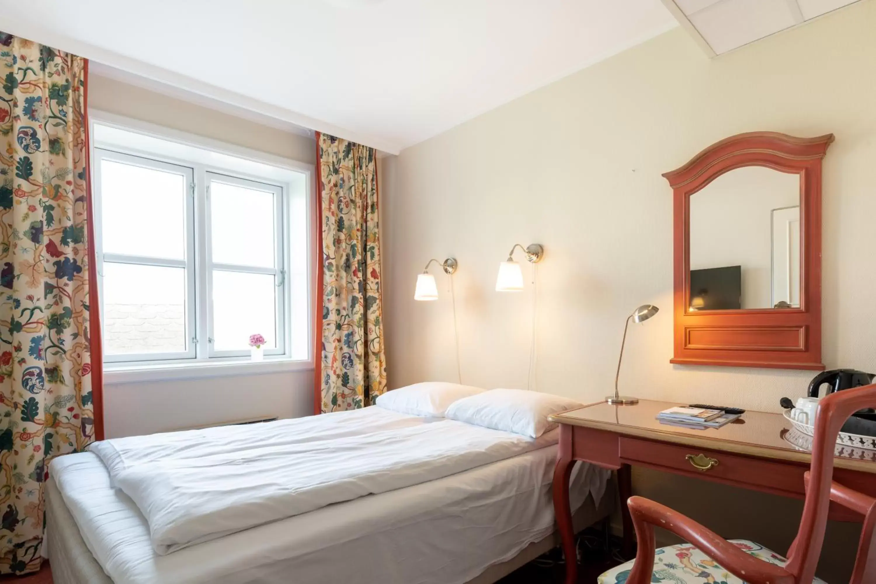 Double Room with Private External Bathroom - single occupancy in Lillesand Hotel Norge Double Room with Private External Bathroom - single occupancy in Lillesand Hotel Norge