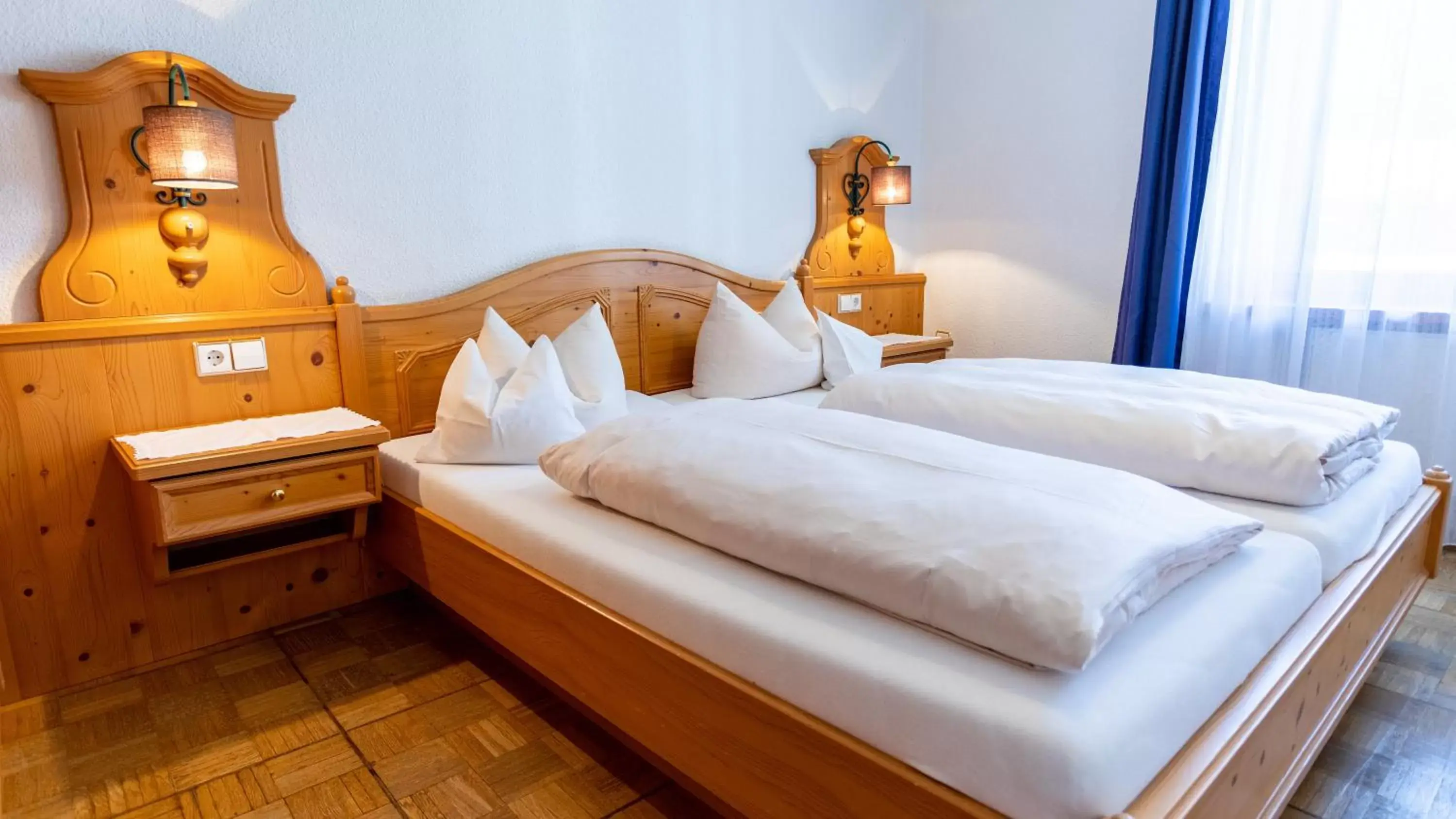 Standard Double Suite in Aktivhotel & Gasthof Schmelz Ihr familienfreundliches Urlaubs Hotel mit Wellness Hallenbad, Alpensauna neu ab Februar 2026 Chiemgau Karte Standard Double Suite in Aktivhotel & Gasthof Schmelz Ihr familienfreundliches Urlaubs Hotel mit Wellness Hallenbad, Alpensauna neu ab Februar 2026 Chiemgau Karte