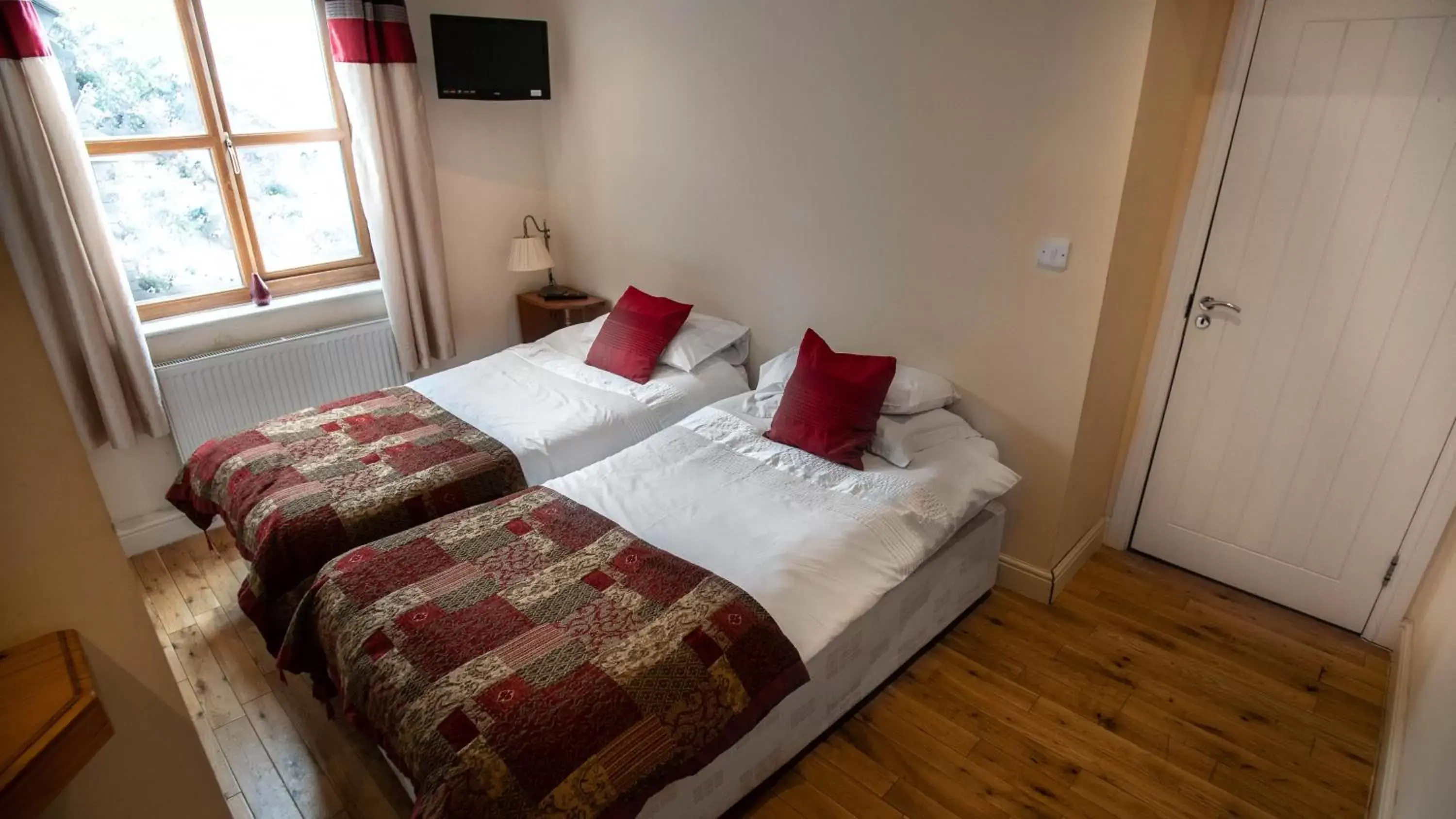 Small Twin Room in The Pebley Inn Small Twin Room in The Pebley Inn