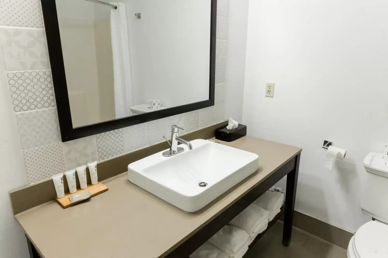 Standard Queen Room with Two Queen Beds- Non Smoking in Country Inn & Suites by Radisson, Helen, GA Standard Queen Room with Two Queen Beds- Non Smoking in Country Inn & Suites by Radisson, Helen, GA