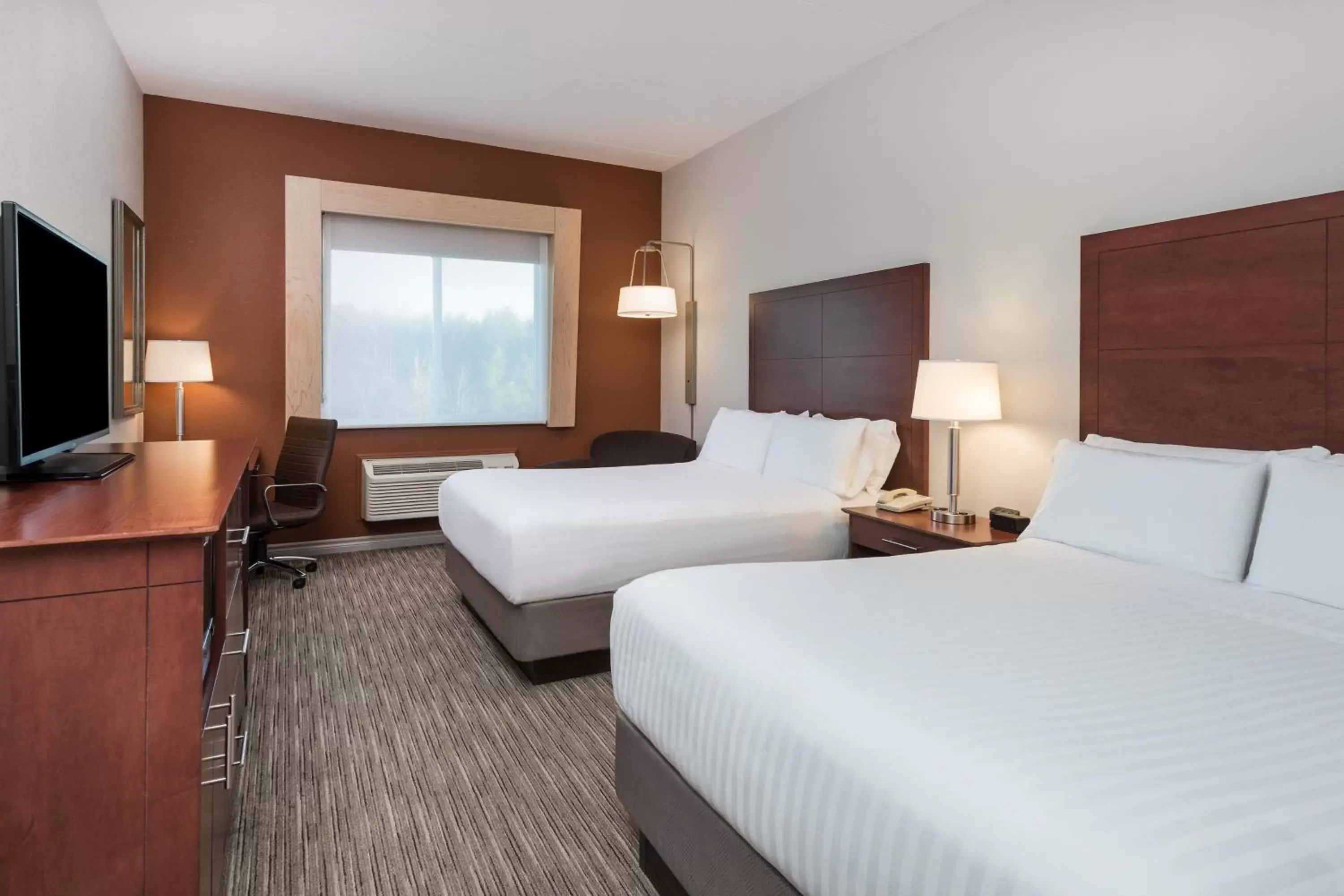 Standard Queen Room with Two Queen Beds in Holiday Inn Express Hotel & Suites 1000 Islands - Gananoque by IHG Standard Queen Room with Two Queen Beds in Holiday Inn Express Hotel & Suites 1000 Islands - Gananoque by IHG