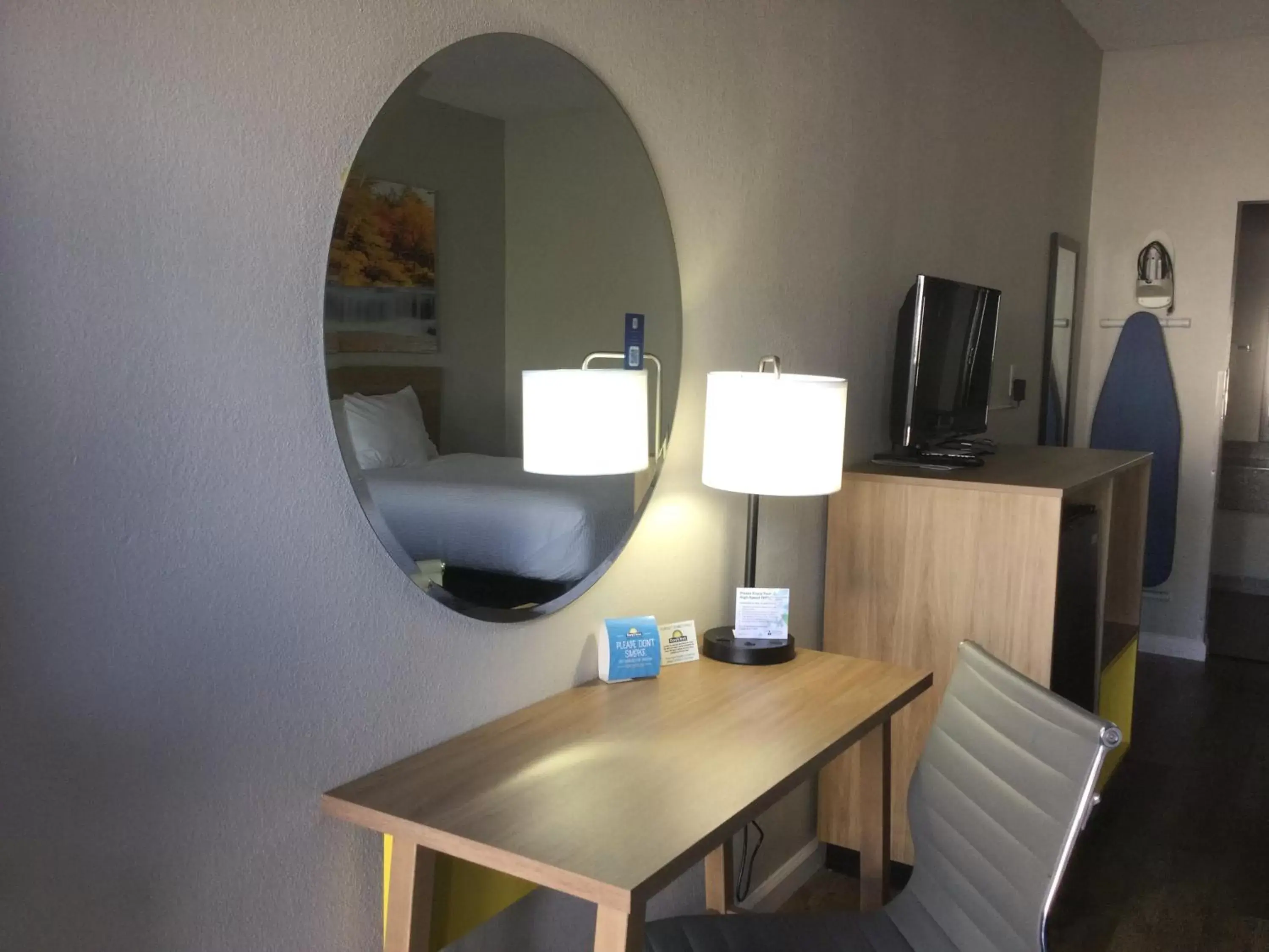 Queen Room with Two Queen Beds - Smoking in Days Inn by Wyndham Jackson Queen Room with Two Queen Beds - Smoking in Days Inn by Wyndham Jackson