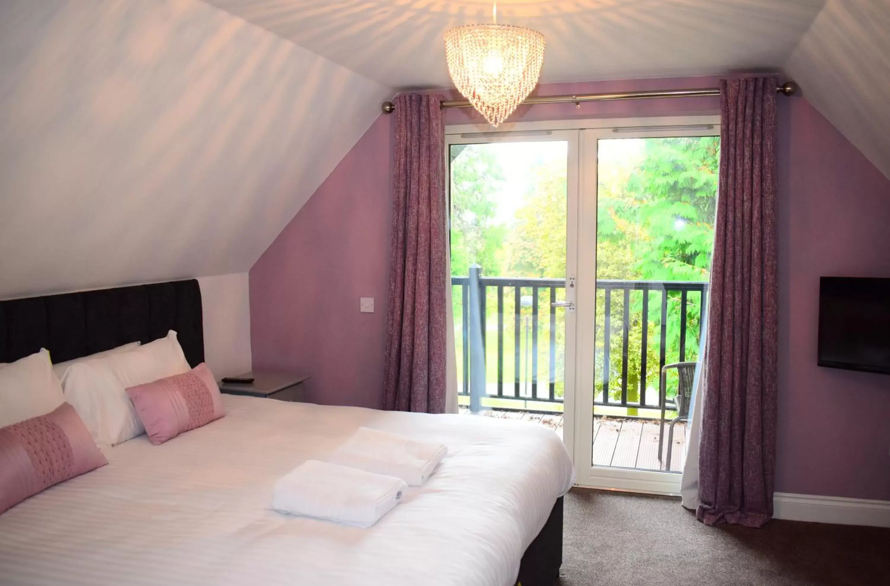 Three-Bedroom House in Inglewood House and Spa Three-Bedroom House in Inglewood House and Spa