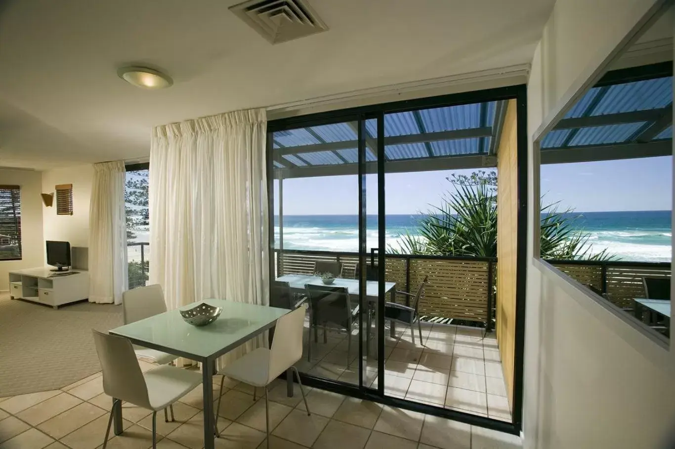 Two-Bedroom Apartment Dual Key - Beachfront in The Beach Retreat Coolum Two-Bedroom Apartment Dual Key - Beachfront in The Beach Retreat Coolum