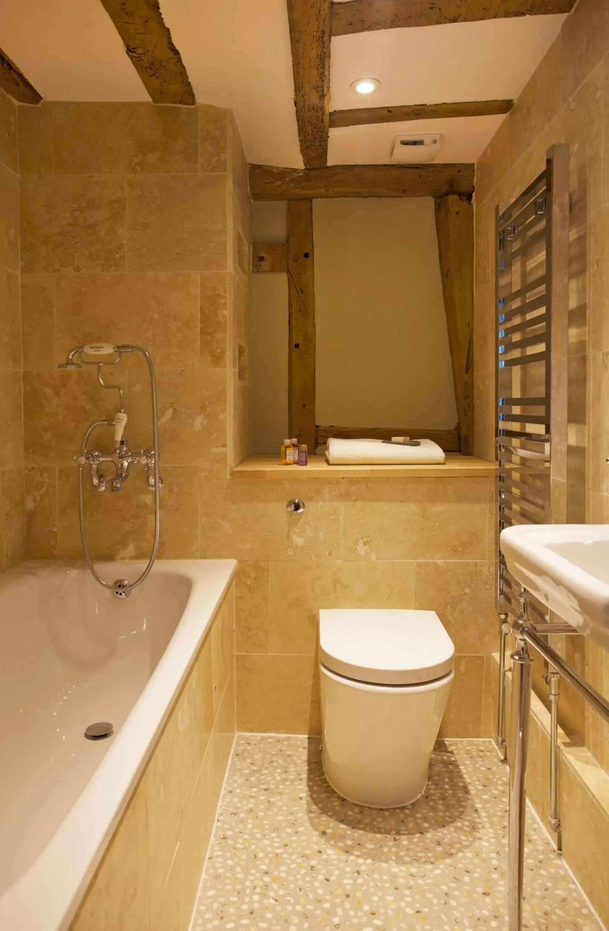 Family Room in The Queen's Inn Family Room in The Queen's Inn