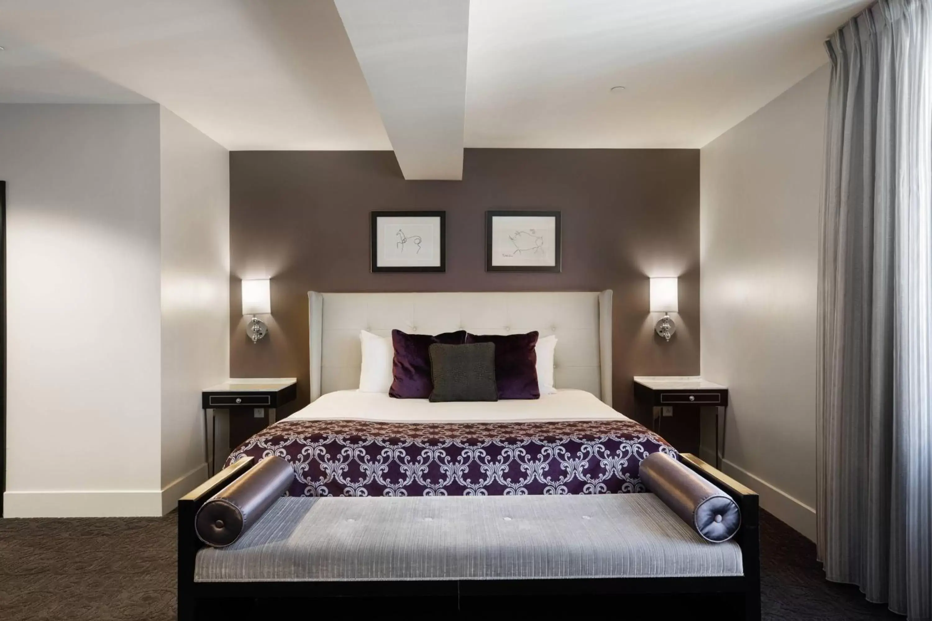 Deluxe King Room in Ambassador Hotel Kansas City, Autograph Collection Deluxe King Room in Ambassador Hotel Kansas City, Autograph Collection