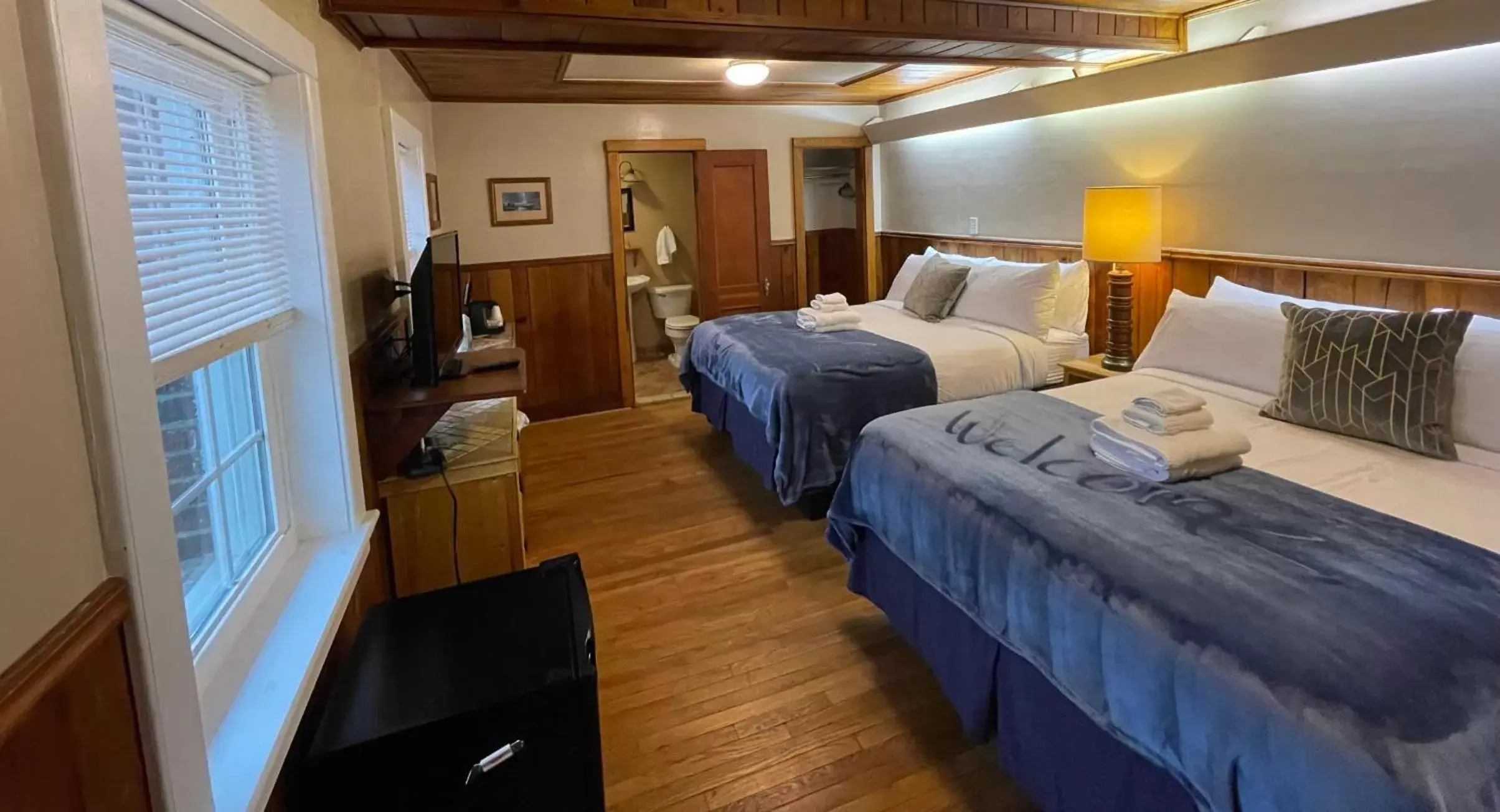 Room 307 in Skyline Village Inn Room 307 in Skyline Village Inn