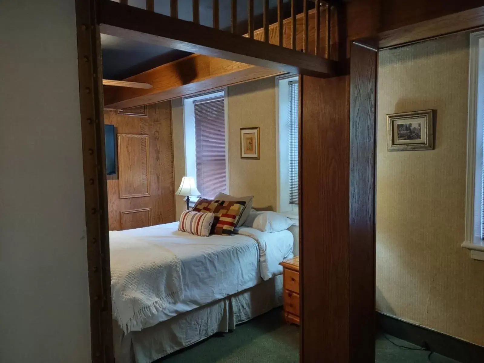 Quadruple Room with Garden View in The King George Inn Quadruple Room with Garden View in The King George Inn