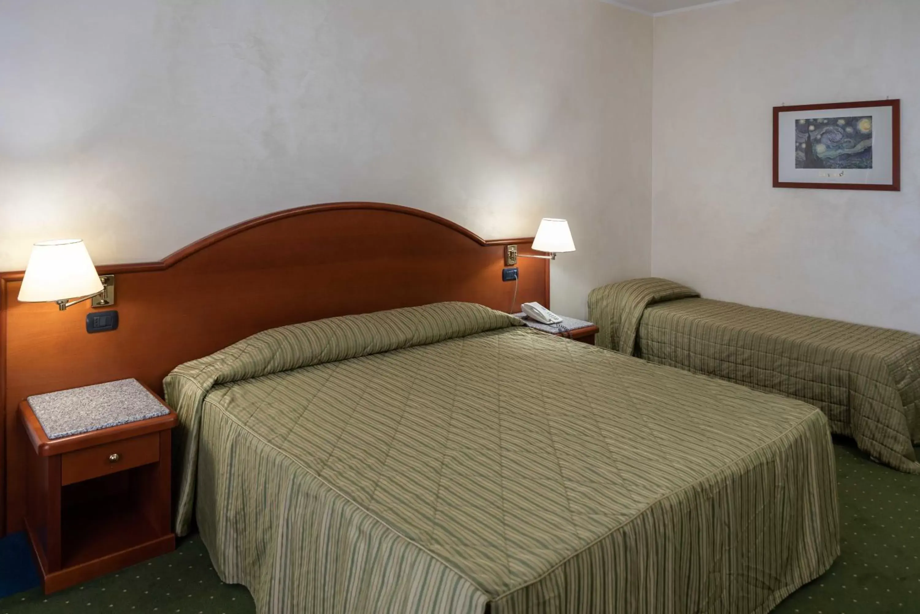 Triple Room in Edra Palace Hotel & Ristorante Triple Room in Edra Palace Hotel & Ristorante