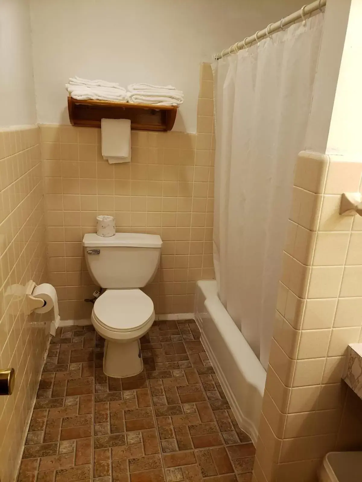 Double Room with Two Double Beds in Spinning Wheel Motel Double Room with Two Double Beds in Spinning Wheel Motel