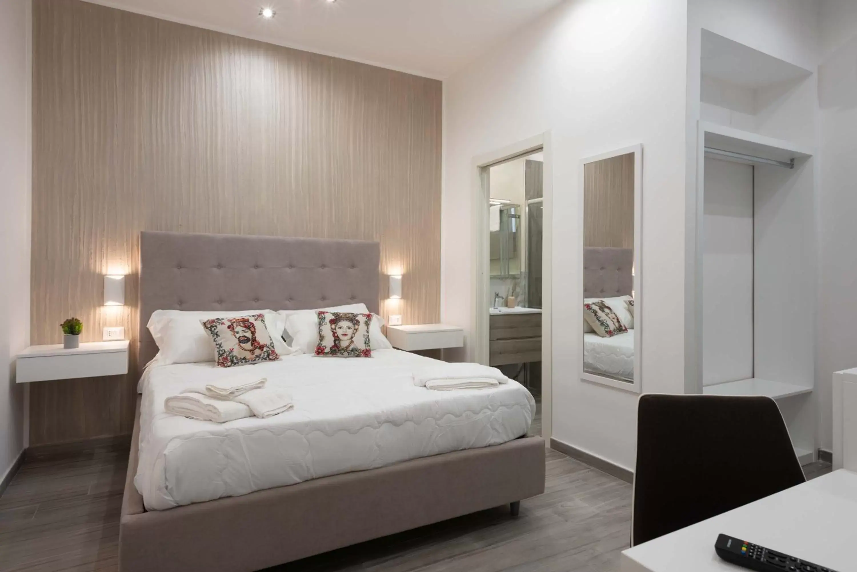 Photo of the whole room, Bed in Blanc Rooms Photo of the whole room, Bed in Blanc Rooms