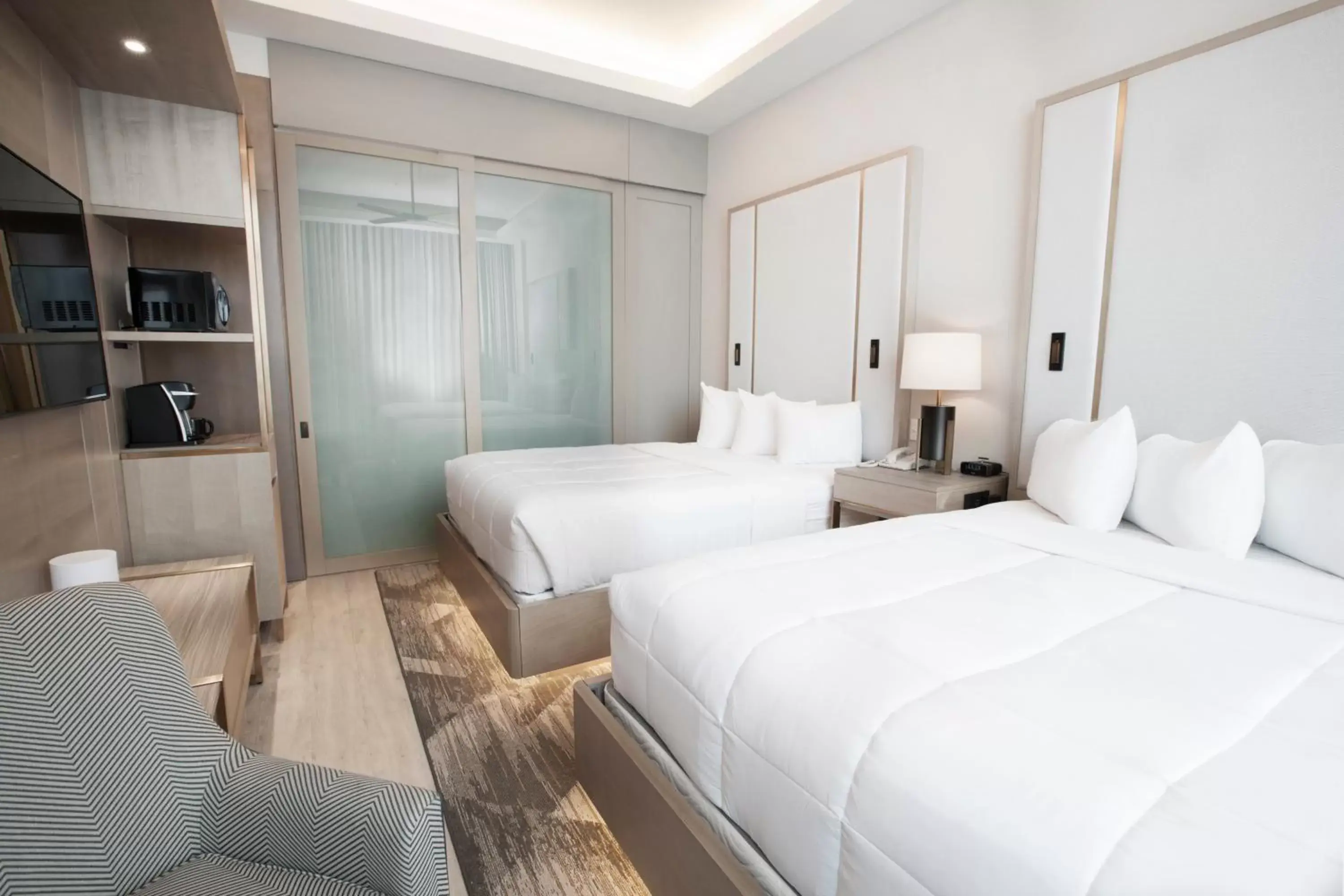 Deluxe Queen Suite in Wyndham Garden at Niagara Falls Deluxe Queen Suite in Wyndham Garden at Niagara Falls