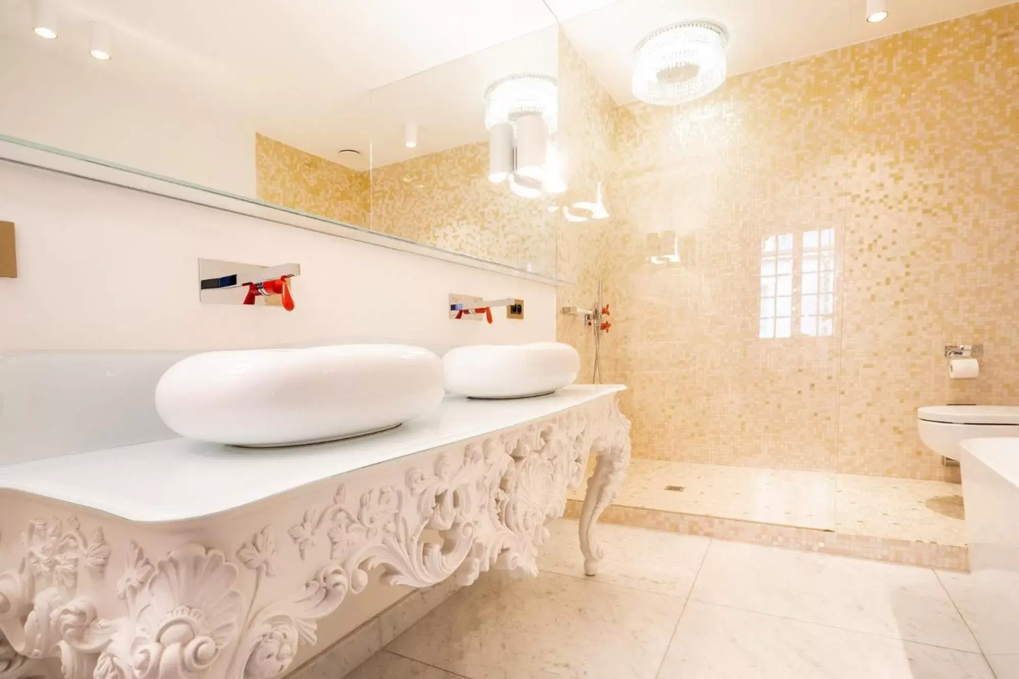 Deluxe King Room in Hotel De Witte Lelie -Small Luxury Hotels of the World Deluxe King Room in Hotel De Witte Lelie -Small Luxury Hotels of the World