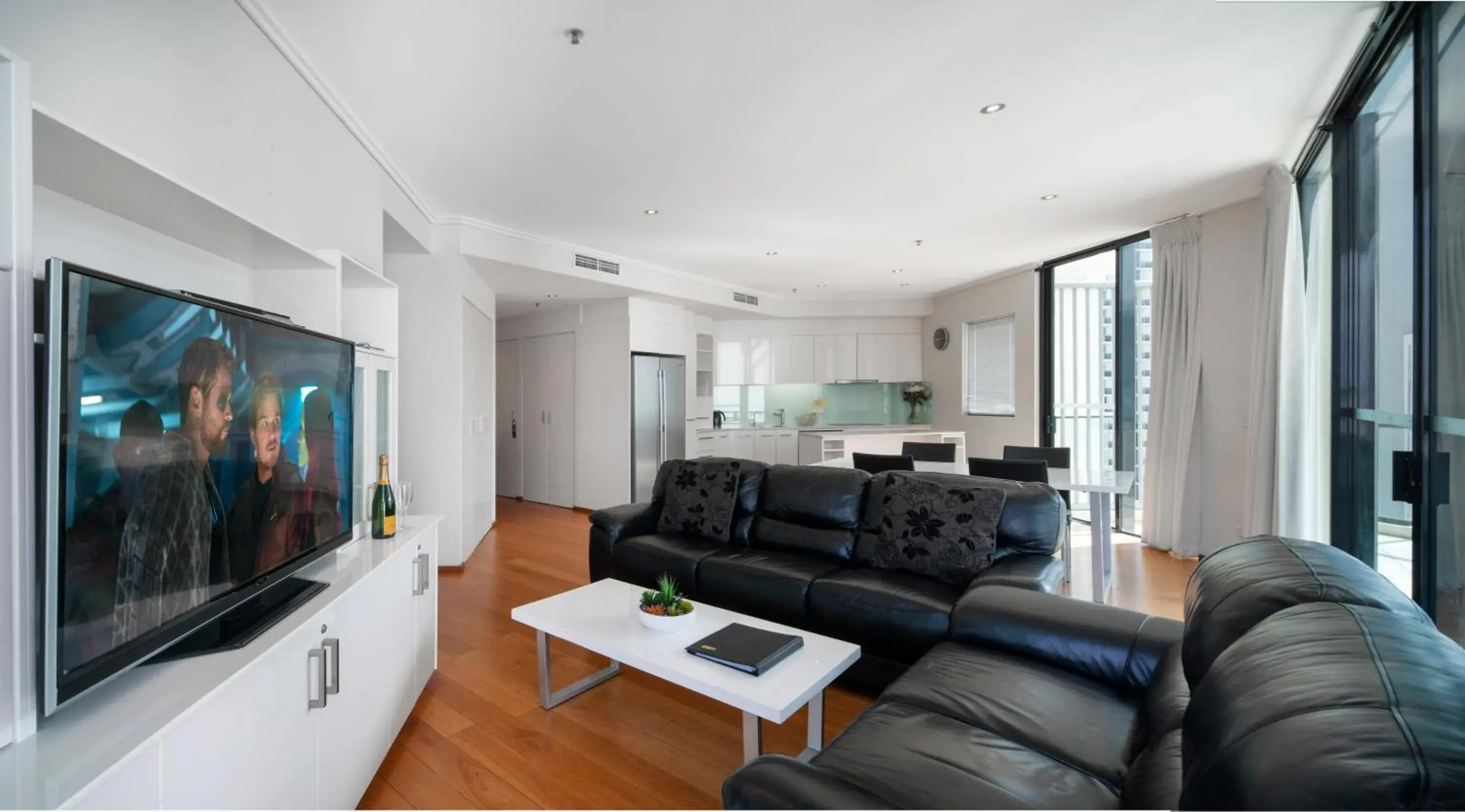 Three-Bedroom Apartment with Balcony in Quest River Park Central Three-Bedroom Apartment with Balcony in Quest River Park Central