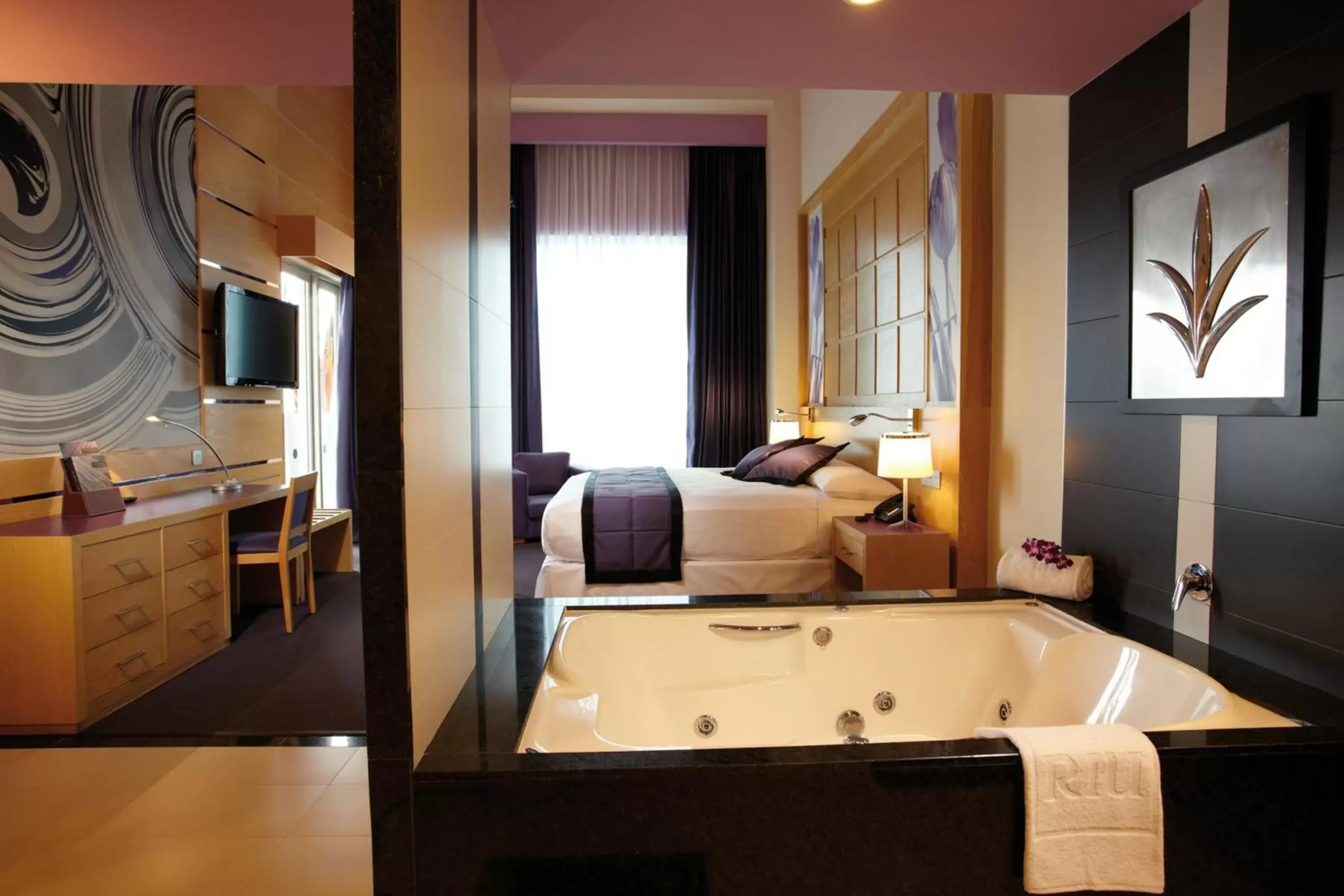 Paquete Presidential Suite “ De Guadalajara al Cielo” in Riu Plaza Guadalajara Paquete Presidential Suite “ De Guadalajara al Cielo” in Riu Plaza Guadalajara