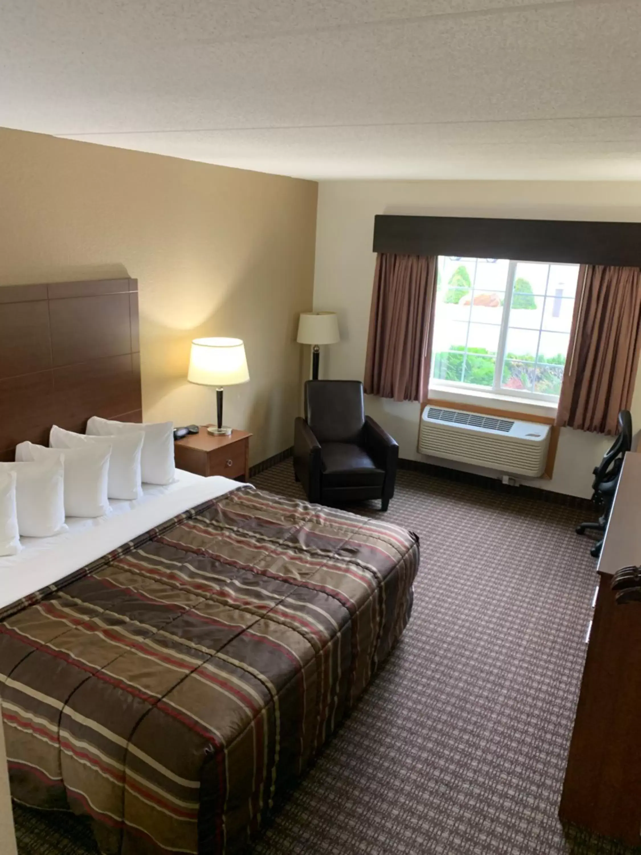 King Room in Nichols Inn of Red Wing King Room in Nichols Inn of Red Wing