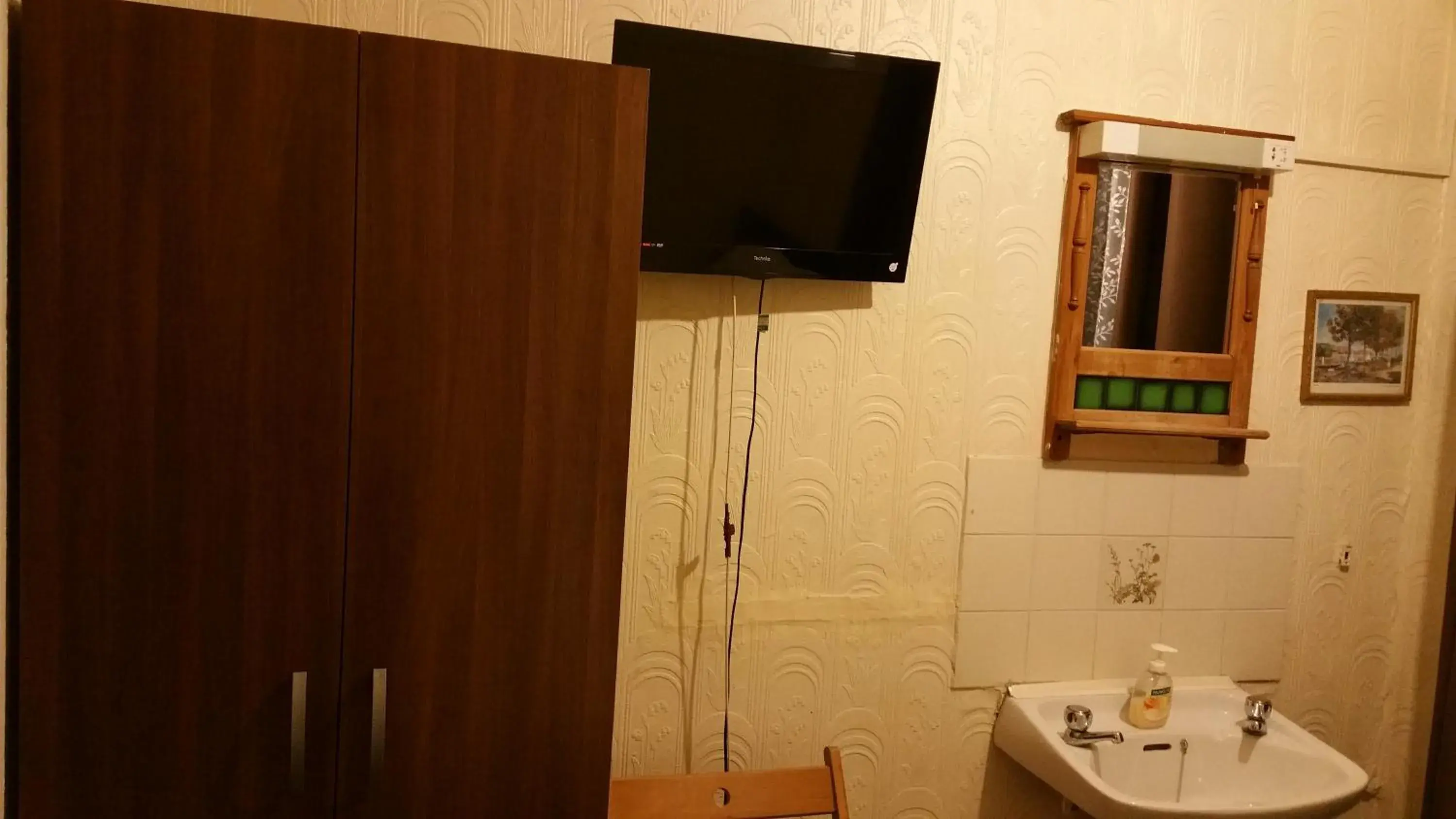 Single Room with Shared Bathroom in Best Inn Hotel Single Room with Shared Bathroom in Best Inn Hotel