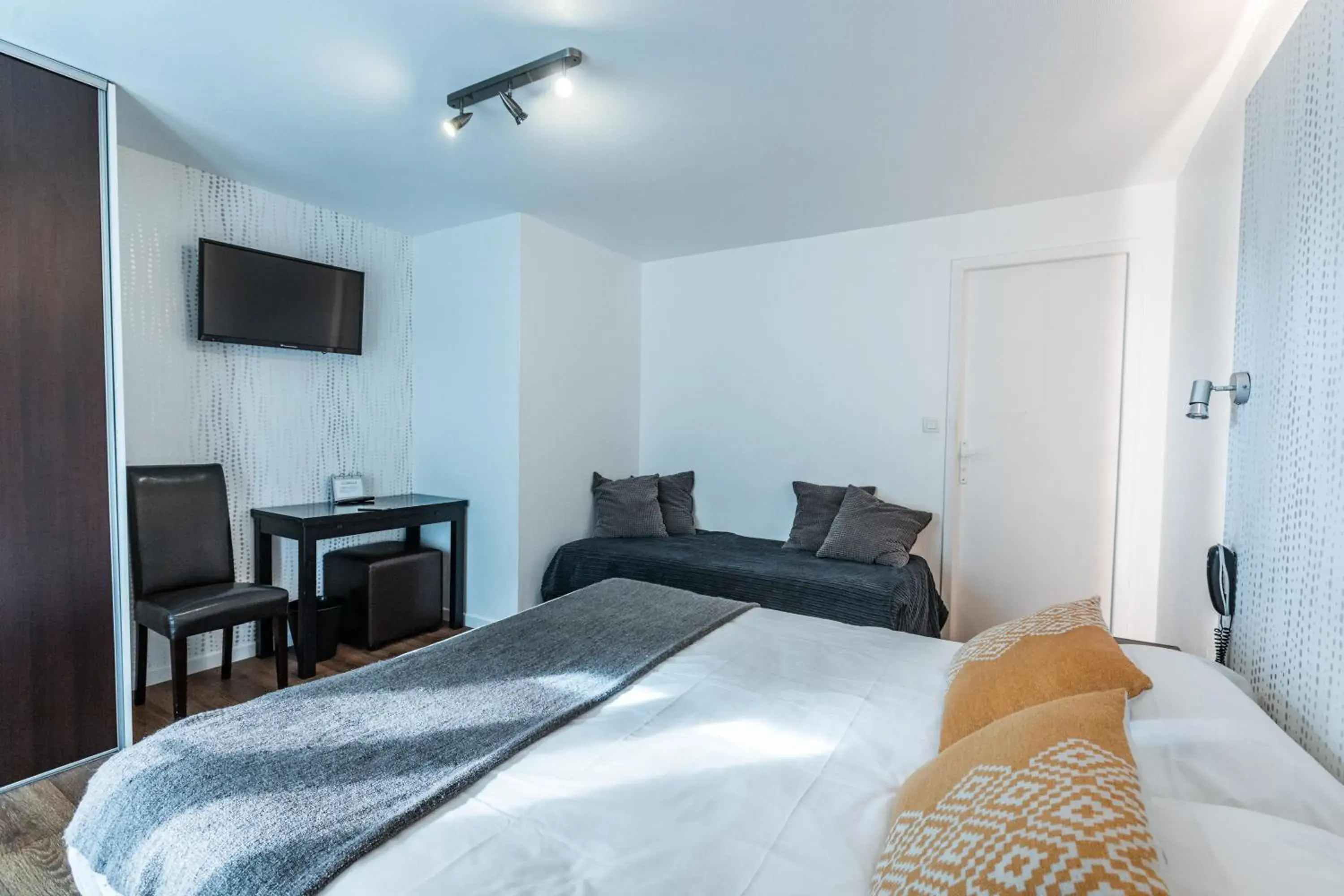 Triple Room in Hotel Belle Vue Royan Triple Room in Hotel Belle Vue Royan