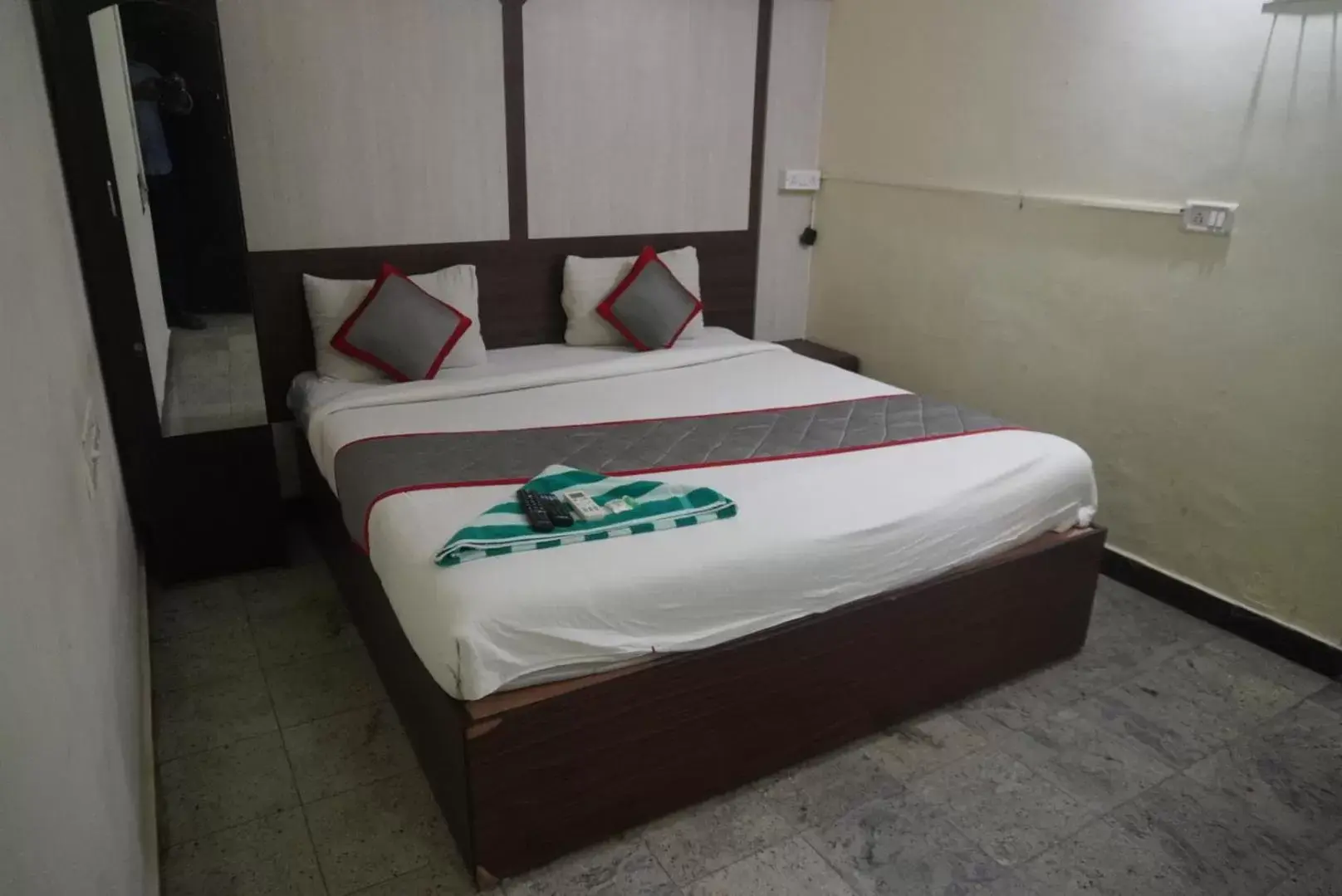 Standard Double Room with Fan - single occupancy in The Dolphin Park Hotel, Virugambakkam Standard Double Room with Fan - single occupancy in The Dolphin Park Hotel, Virugambakkam