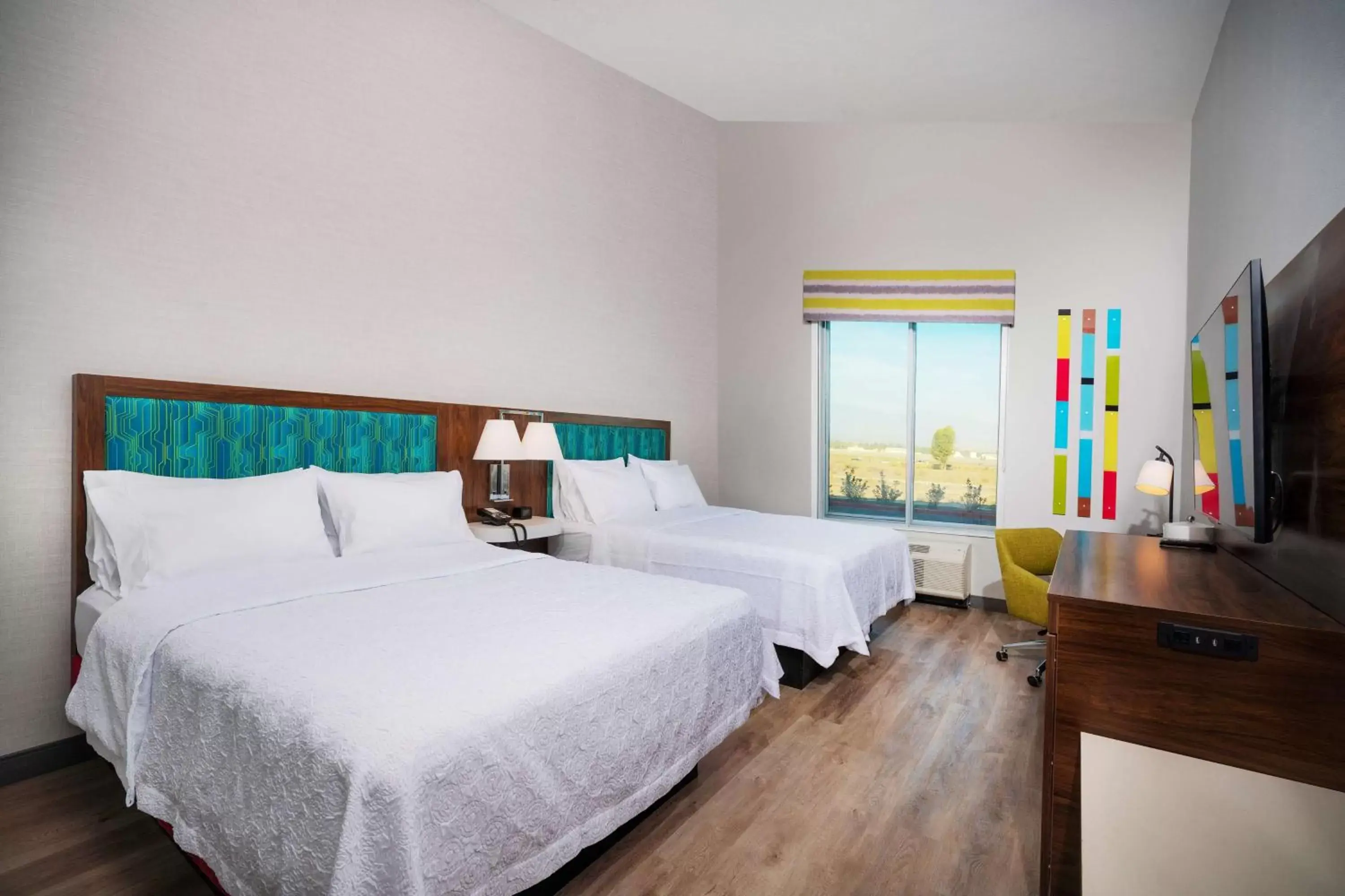 Queen Room with Bath Tub - Mobility Access/Non-Smoking in Hampton Inn Riverside March Air Force Base, Ca Queen Room with Bath Tub - Mobility Access/Non-Smoking in Hampton Inn Riverside March Air Force Base, Ca