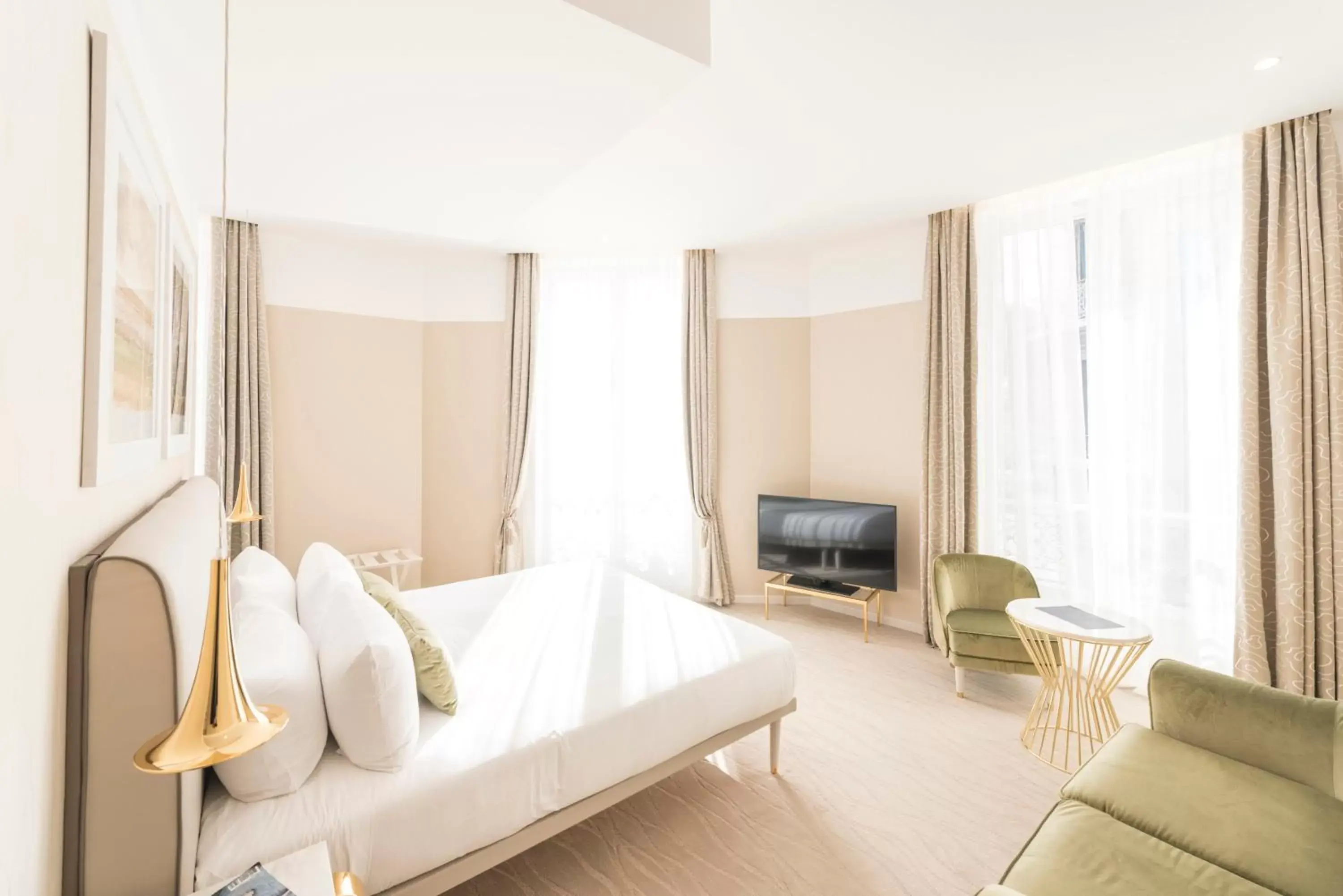 Executive Double Room with River View with Free access to Spa in Boscolo Lyon Hotel & Spa Executive Double Room with River View with Free access to Spa in Boscolo Lyon Hotel & Spa