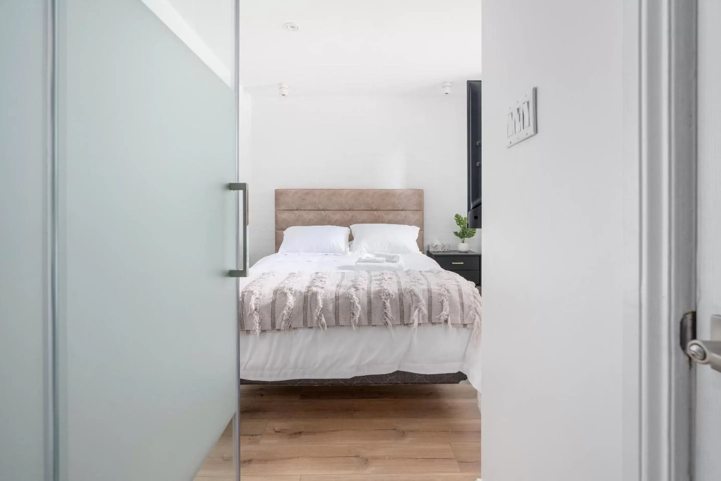 Deluxe Double or Twin Room in Le Penfield Par Nomade MTL Deluxe Double or Twin Room in Le Penfield Par Nomade MTL