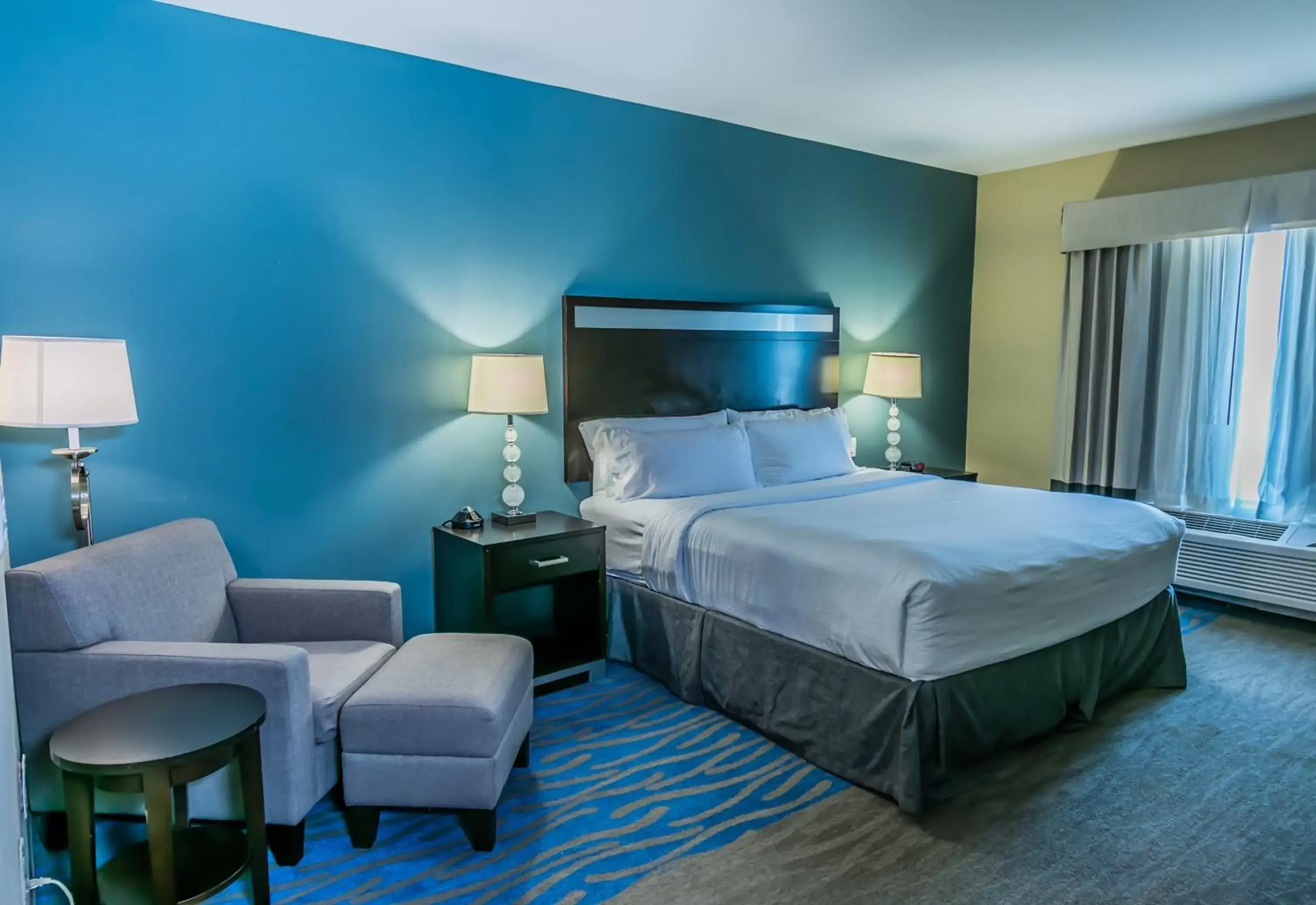 Standard King Room in Holiday Inn Houston-Webster by IHG Standard King Room in Holiday Inn Houston-Webster by IHG