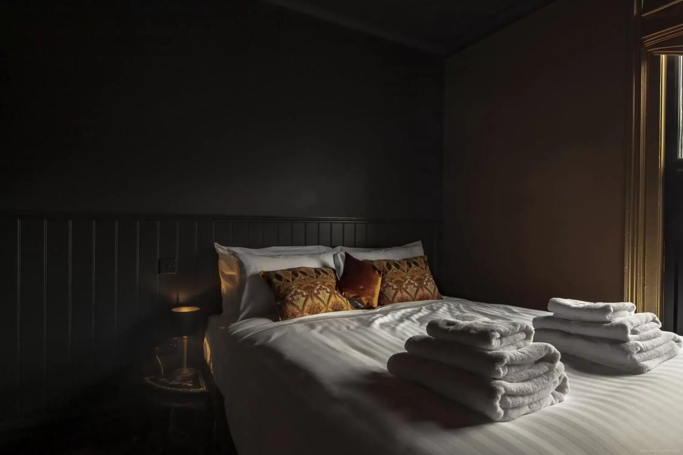 Deluxe Double Room with Shower in The Albion Rooms Deluxe Double Room with Shower in The Albion Rooms