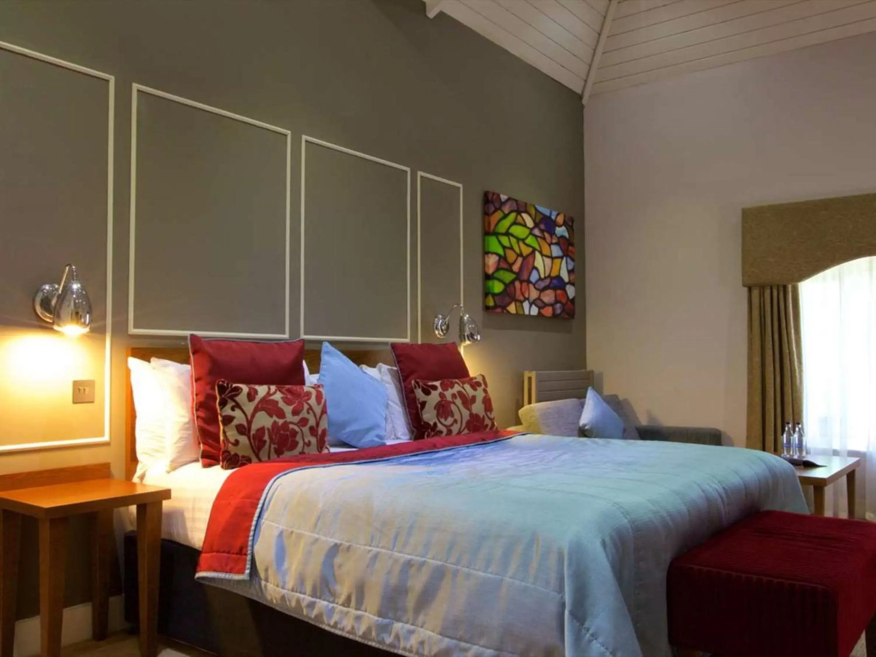 Superior King Room with Sofa Bed in London Chigwell Prince Regent Hotel, BW Signature Collection Superior King Room with Sofa Bed in London Chigwell Prince Regent Hotel, BW Signature Collection