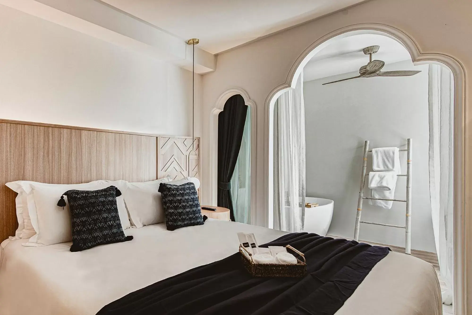 Grand Deluxe with Bathtub in THEE Vijit Lanna by TH District Grand Deluxe with Bathtub in THEE Vijit Lanna by TH District