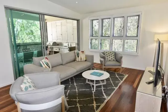 Three-Bedroom Byron Penthouse in East On Byron Three-Bedroom Byron Penthouse in East On Byron