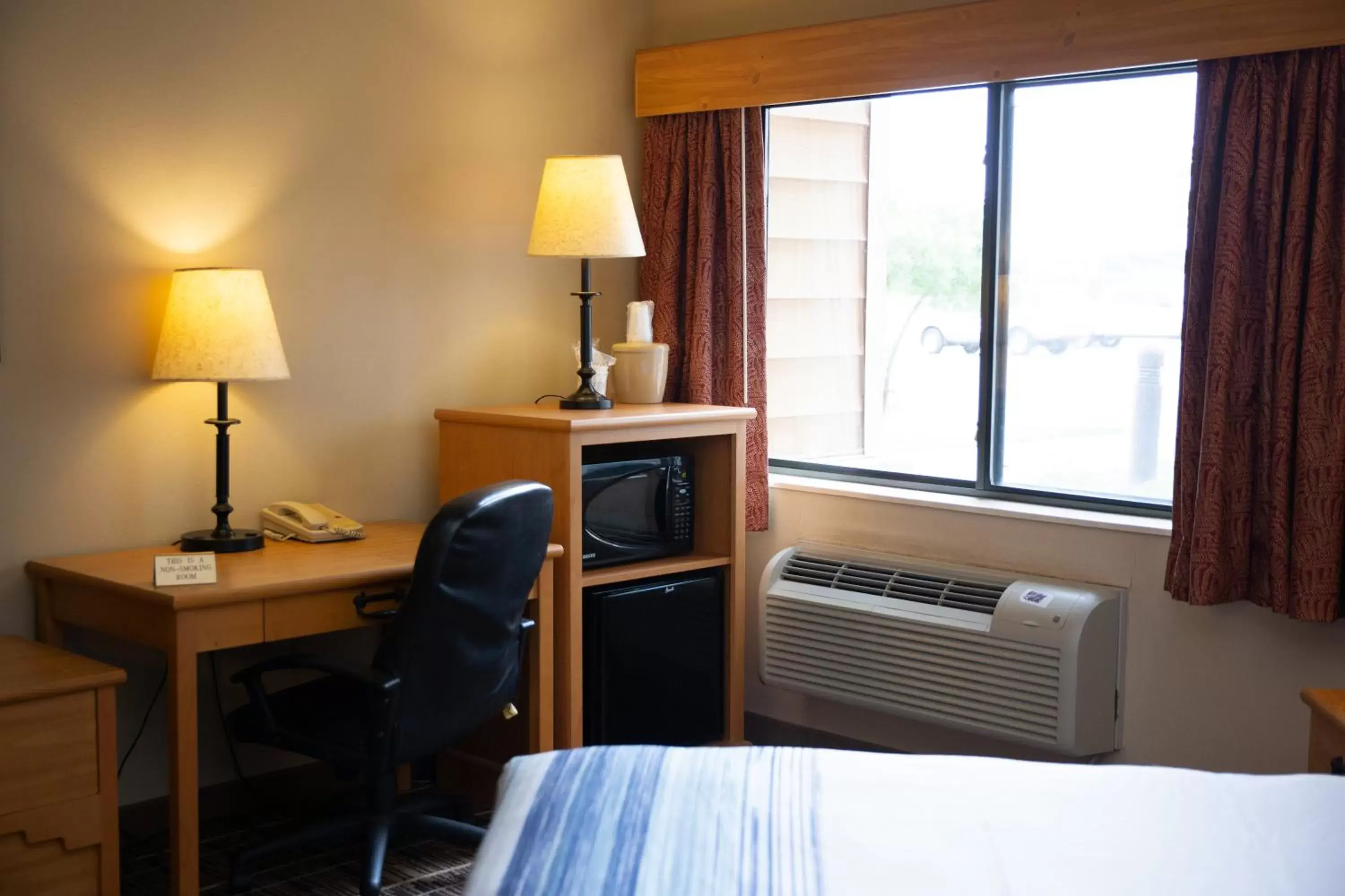 King Suite - Non-Smoking in AmericInn by Wyndham Pampa Event Center King Suite - Non-Smoking in AmericInn by Wyndham Pampa Event Center