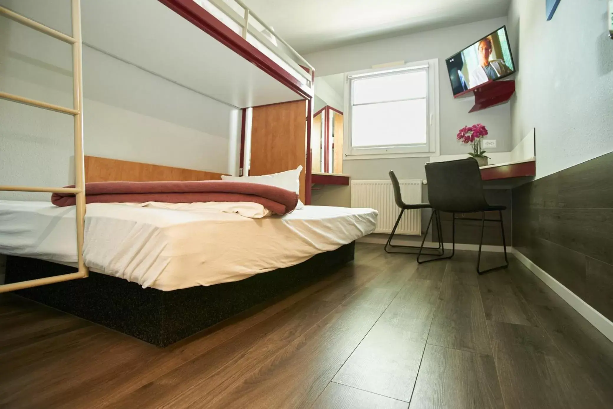 Triple Room with Shared Bathroom in Hotel City Inn Triple Room with Shared Bathroom in Hotel City Inn