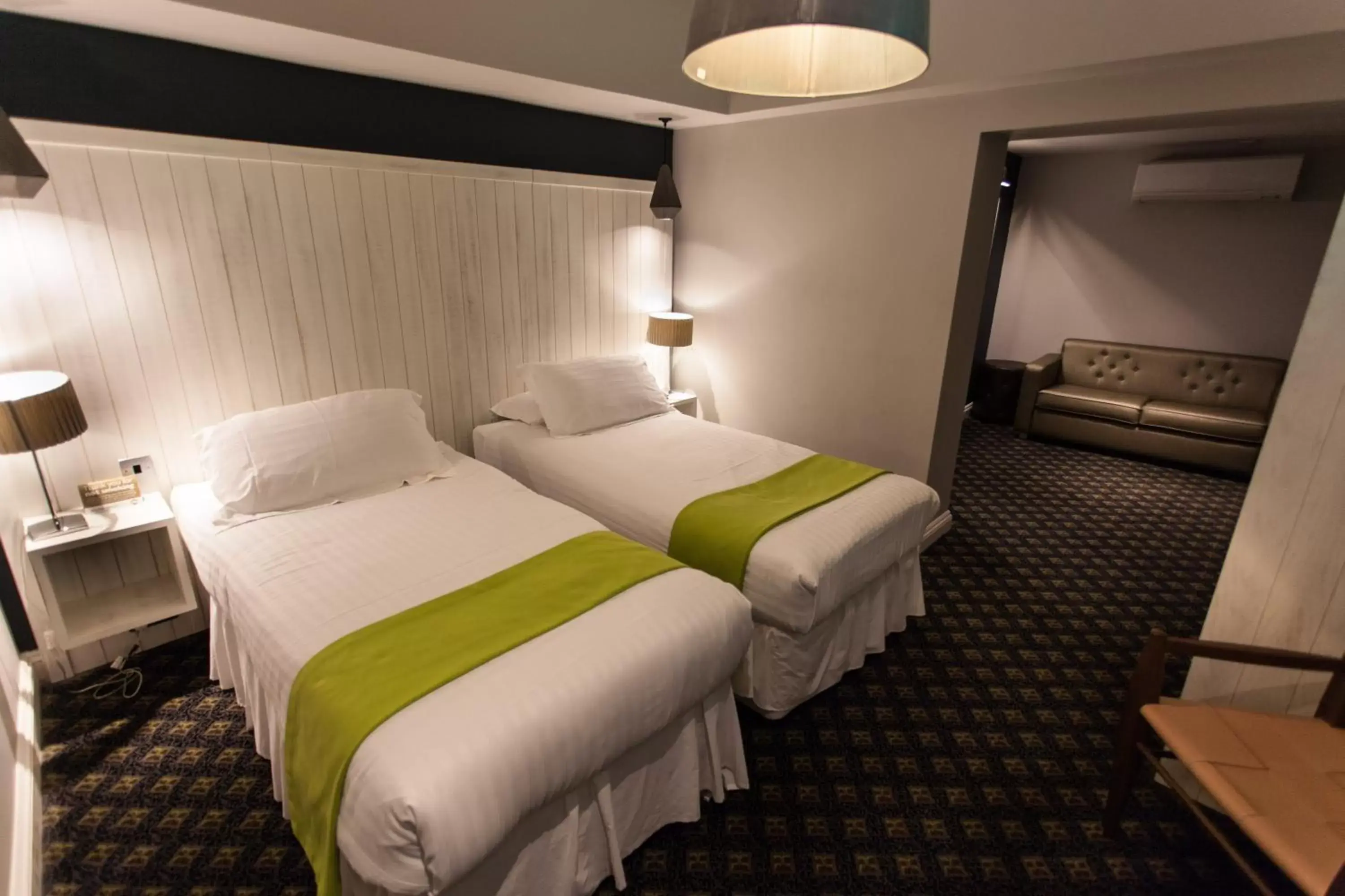 Family Twin Room in The King's Head Hotel Wetherspoon Family Twin Room in The King's Head Hotel Wetherspoon