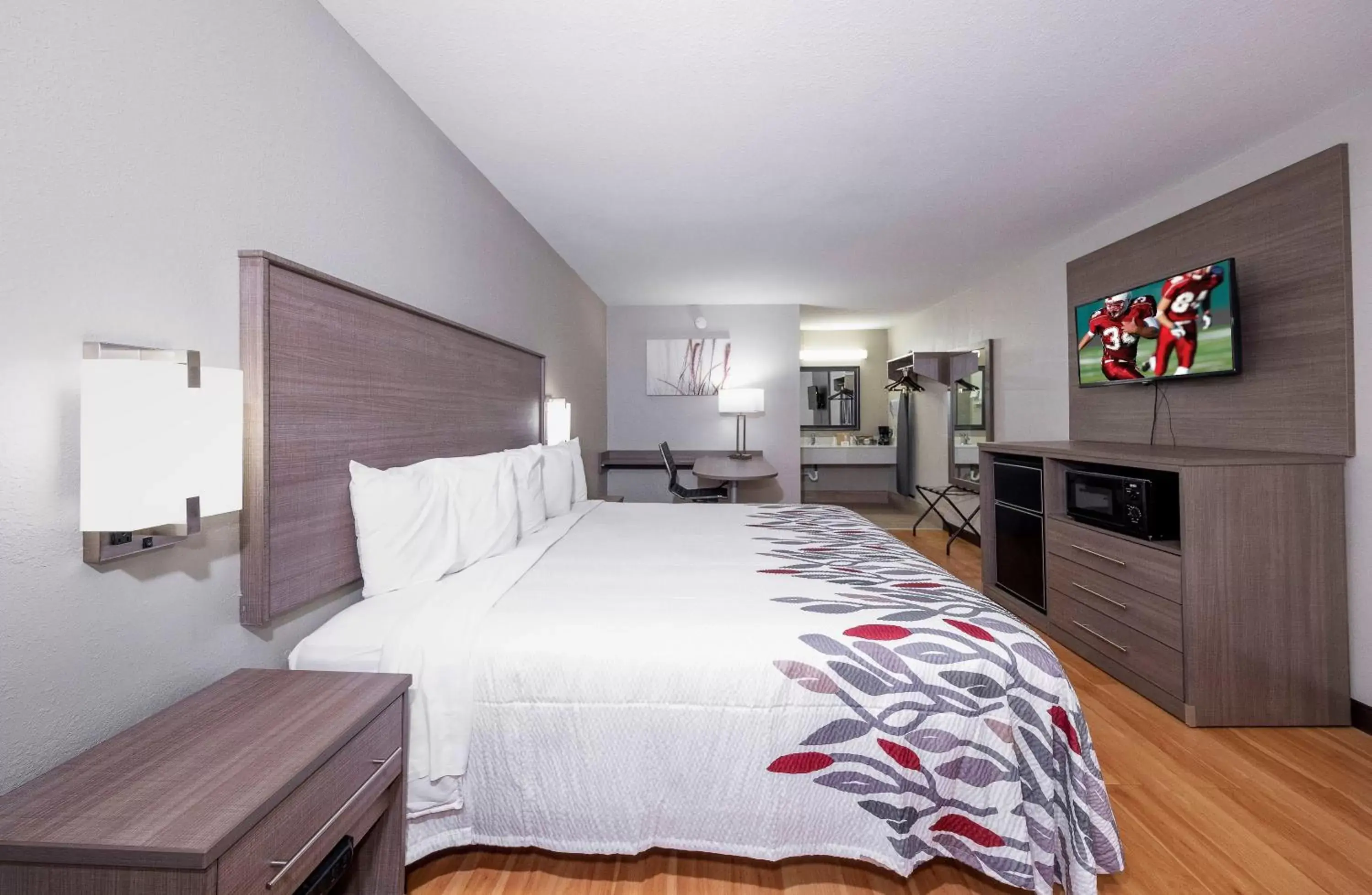 Superior King Room Smoke Free in Red Roof Inn Bay Minette Superior King Room Smoke Free in Red Roof Inn Bay Minette