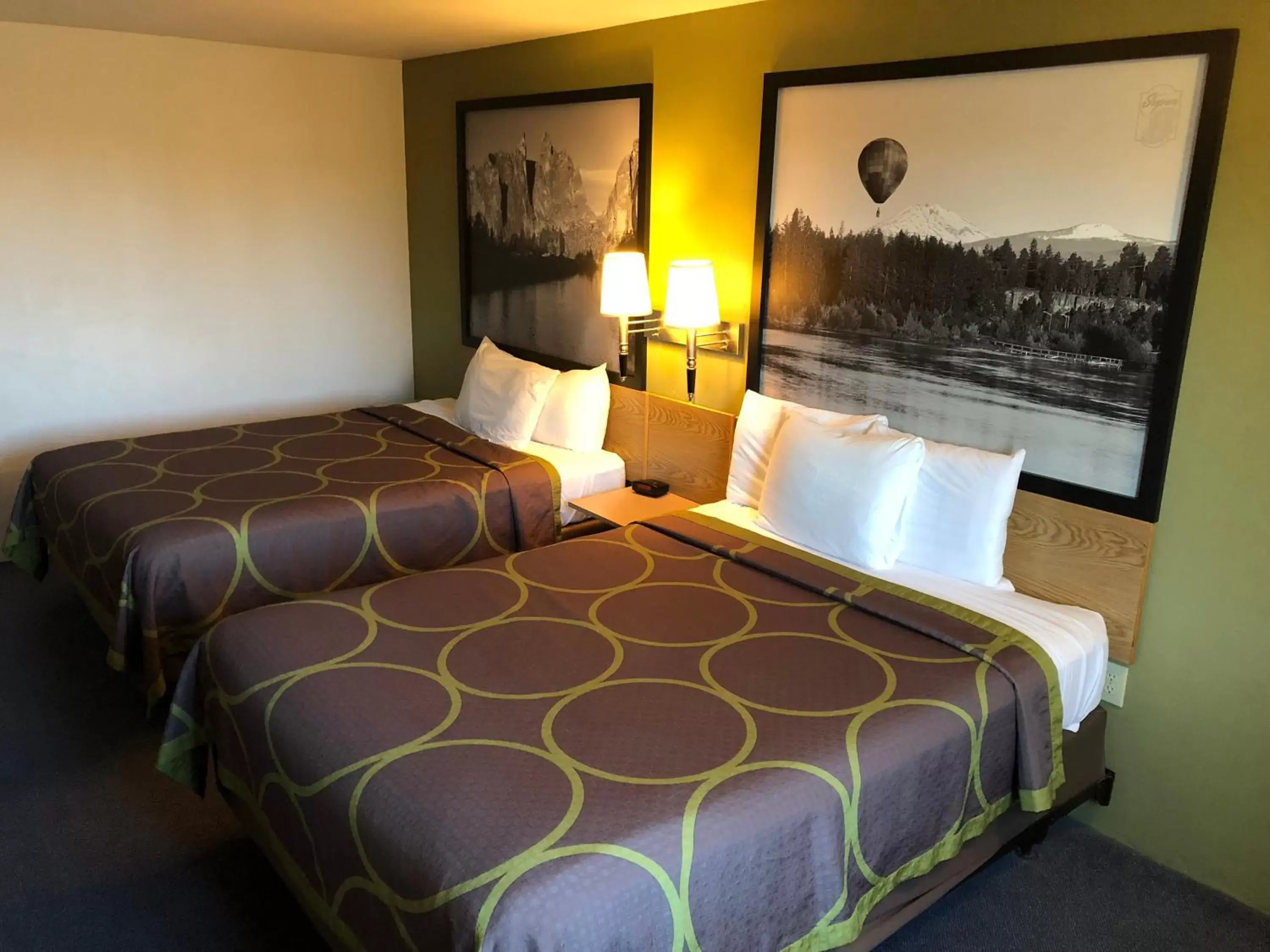 Queen Room with Two Queen Beds - Pet Friendly/Non-Smoking in Super 8 by Wyndham Redmond Queen Room with Two Queen Beds - Pet Friendly/Non-Smoking in Super 8 by Wyndham Redmond