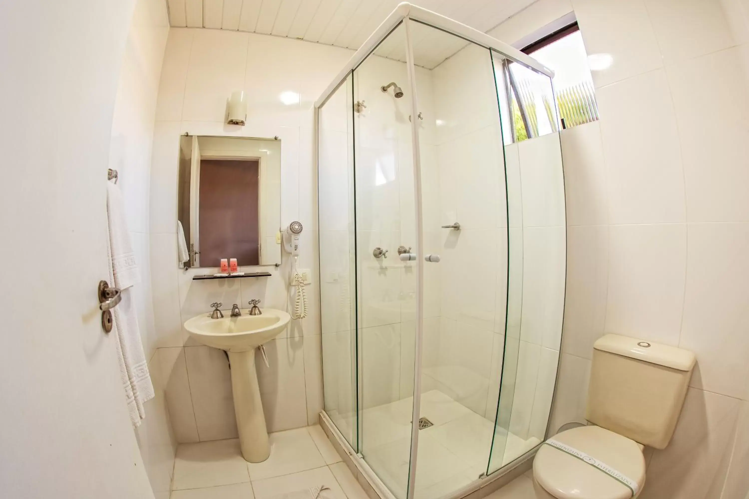 Economy Twin Room - single occupancy in Hotel Campo Largo Comfort Economy Twin Room - single occupancy in Hotel Campo Largo Comfort