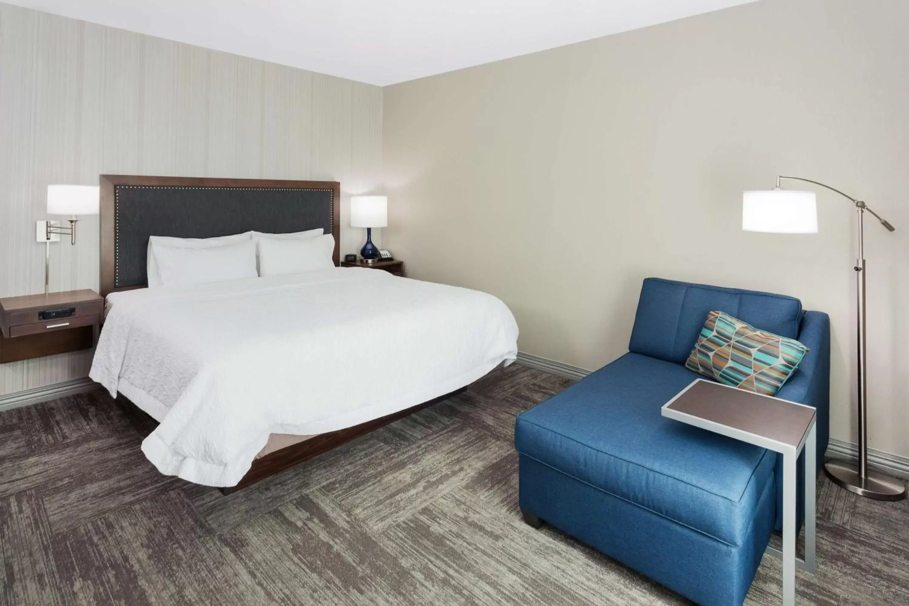 Standard King Room - Non-Smoking in Hampton Inn Kennebunk Kennebunkport Me Standard King Room - Non-Smoking in Hampton Inn Kennebunk Kennebunkport Me