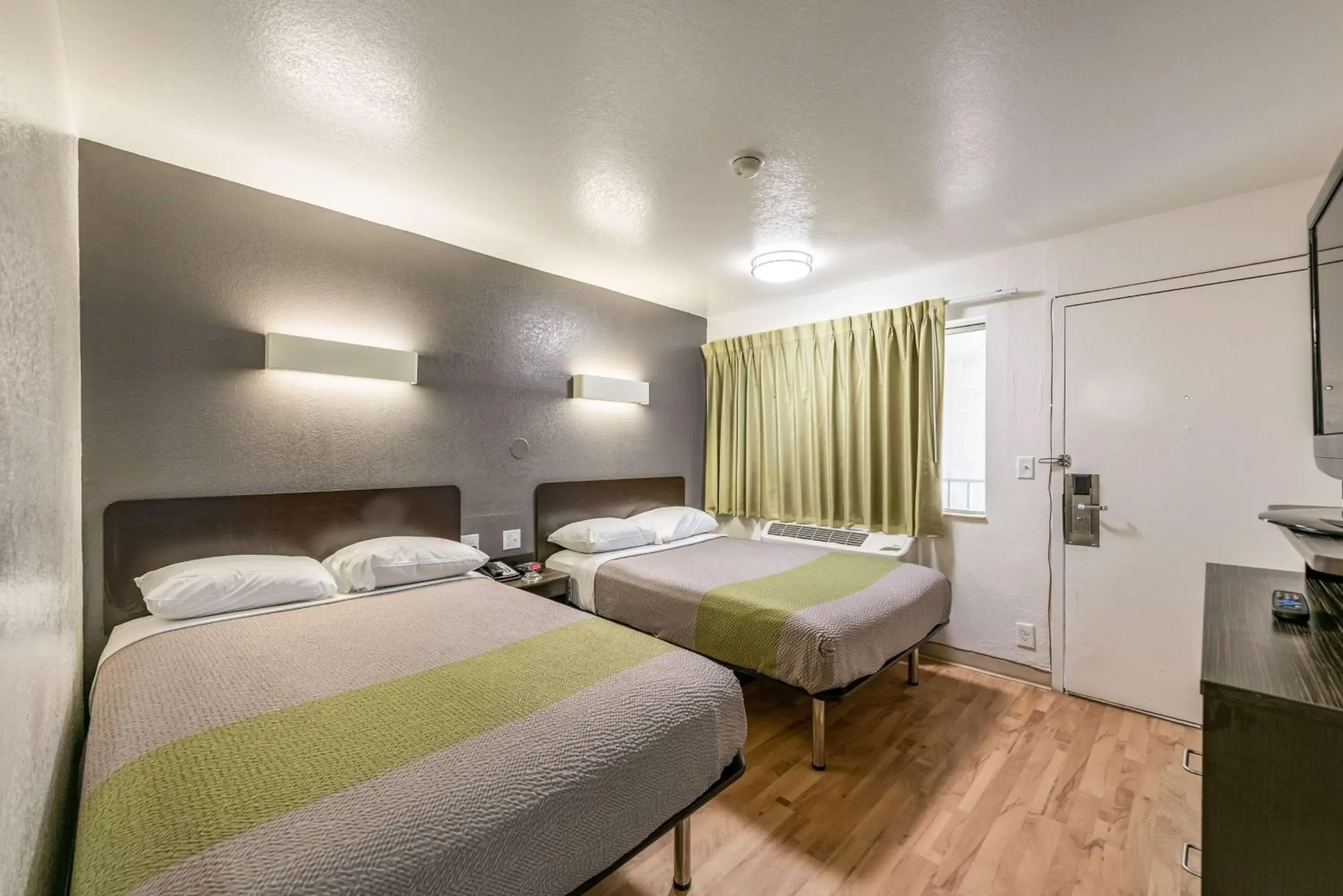 Deluxe Quadruple Room - Non-Smoking in Studio 6-Monroe, LA - Hwy 165 Deluxe Quadruple Room - Non-Smoking in Studio 6-Monroe, LA - Hwy 165