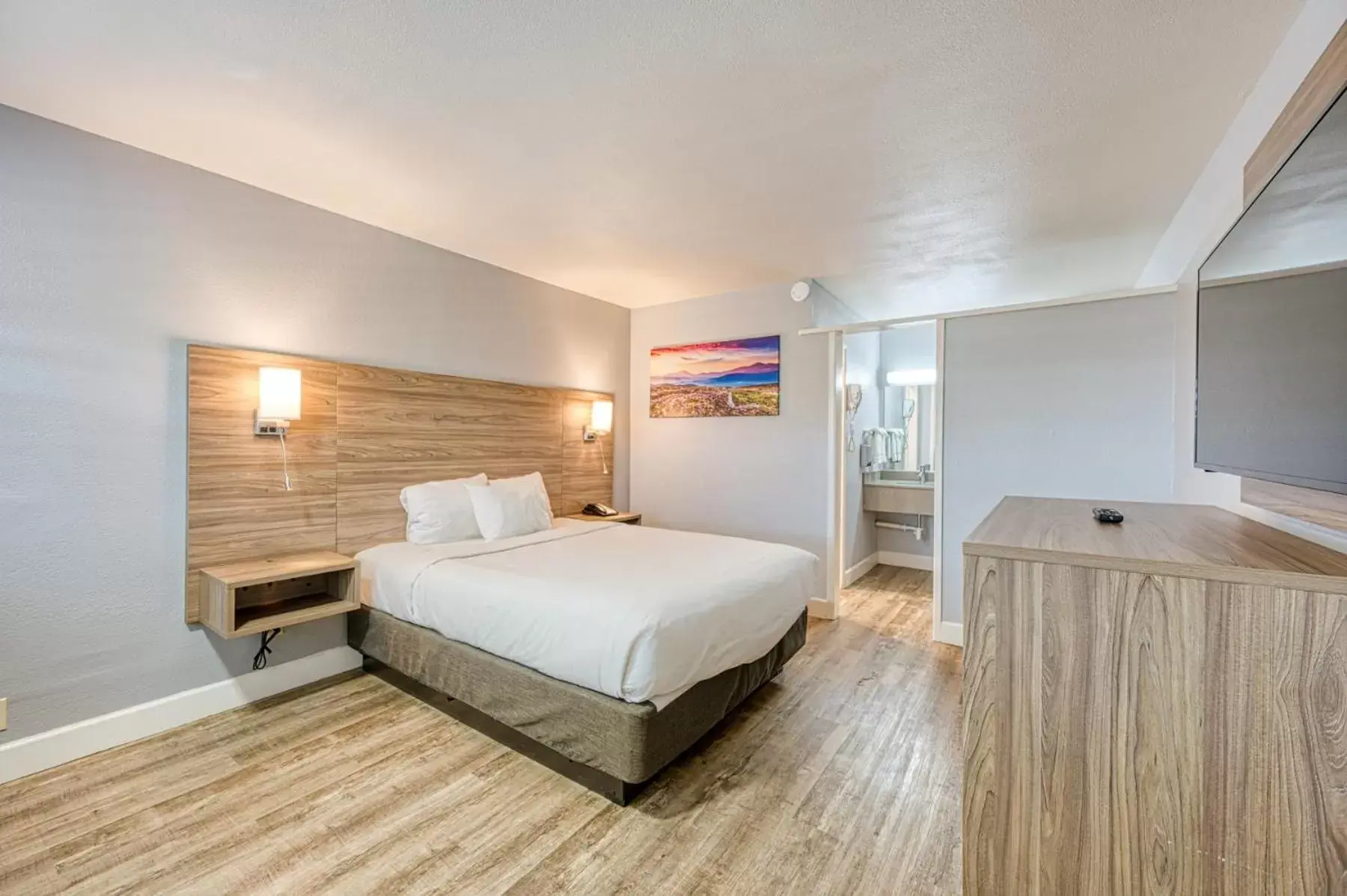 Queen Room in Vagabond Inn San Luis Obispo Queen Room in Vagabond Inn San Luis Obispo