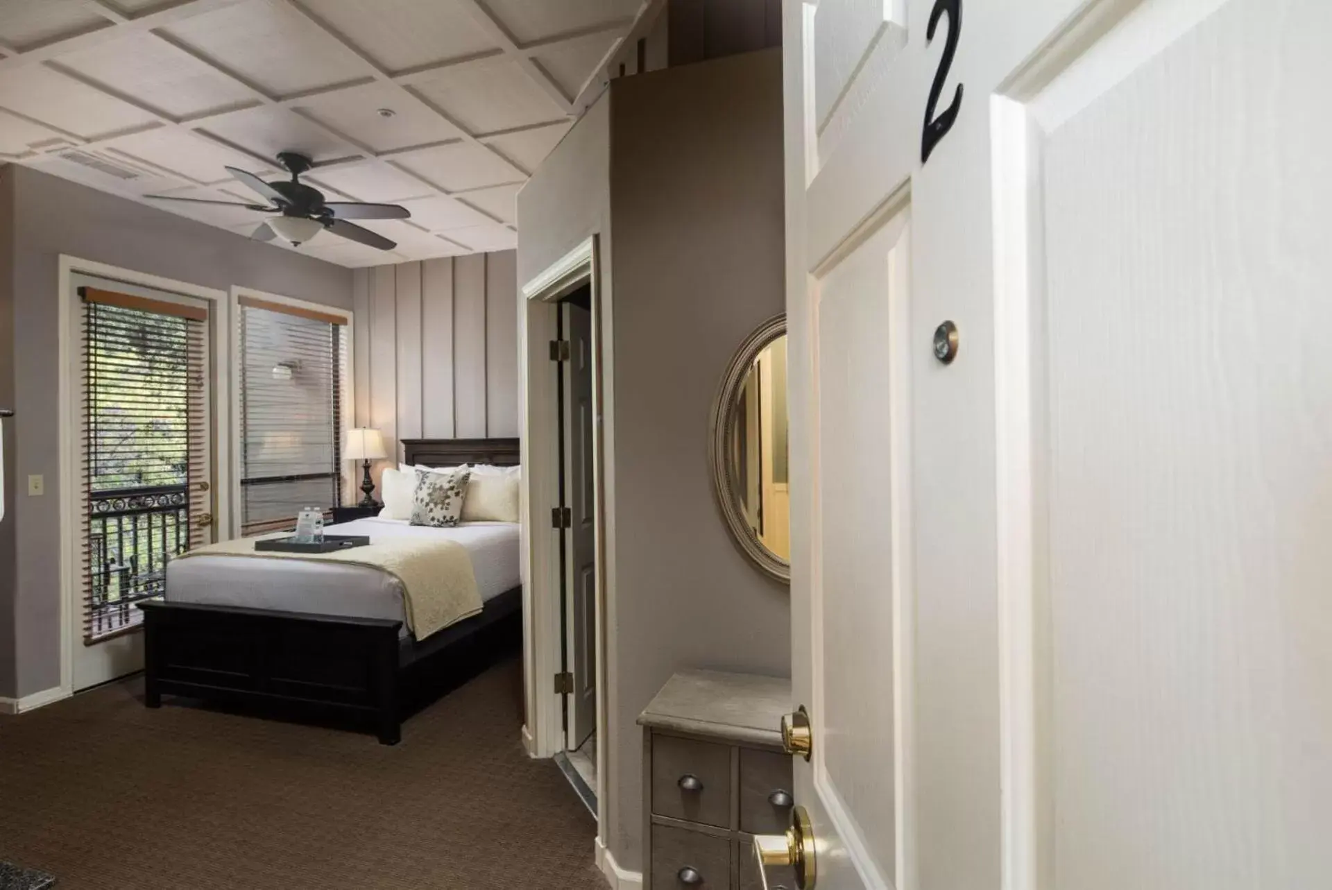 Deluxe Queen Room - single occupancy in Inn Above Oak Creek Sedona Deluxe Queen Room - single occupancy in Inn Above Oak Creek Sedona