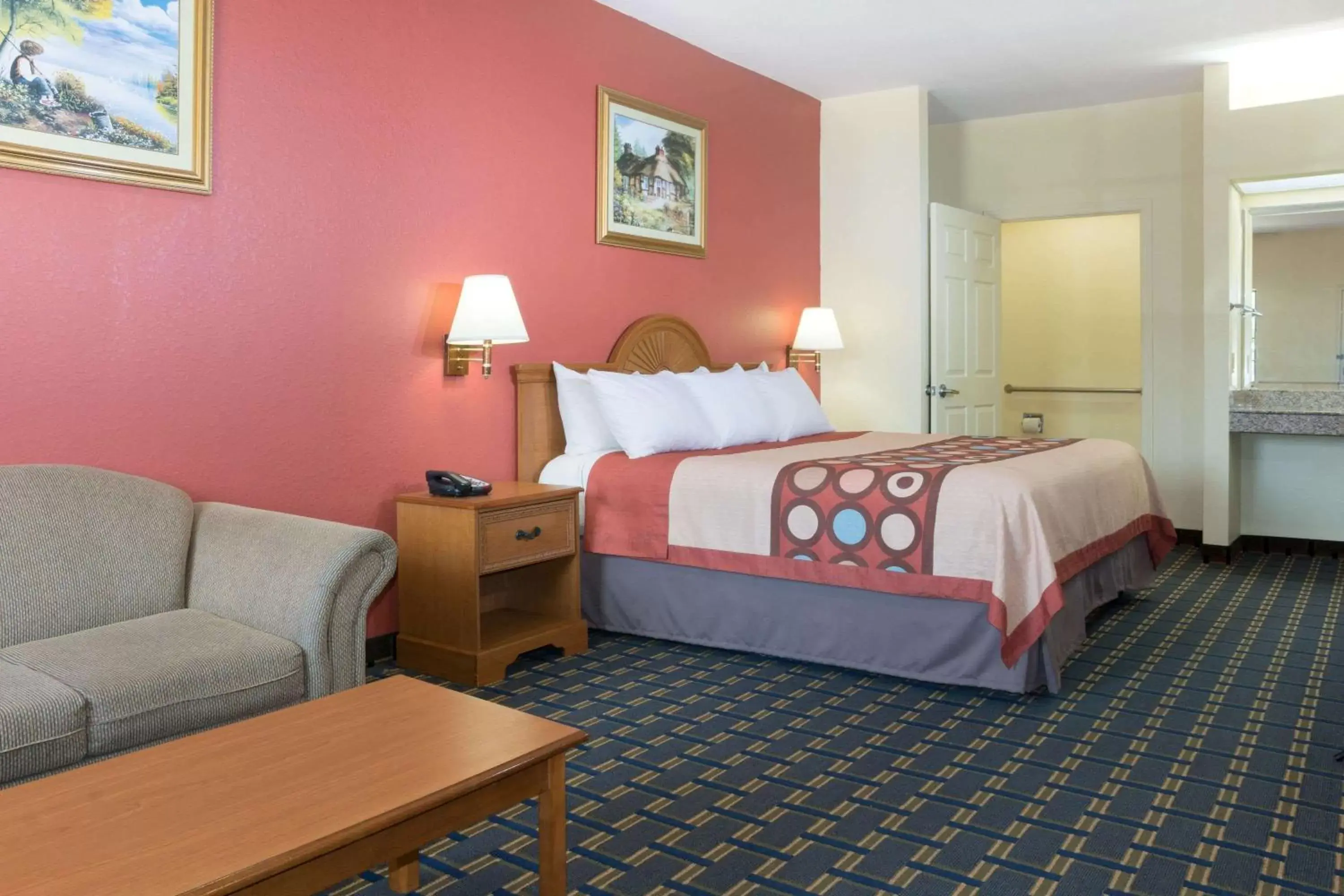 King Room with Bath Tub - Mobility/Hearing Accessible - Non-Smoking in Super 8 by Wyndham Stafford Sugarland Area King Room with Bath Tub - Mobility/Hearing Accessible - Non-Smoking in Super 8 by Wyndham Stafford Sugarland Area