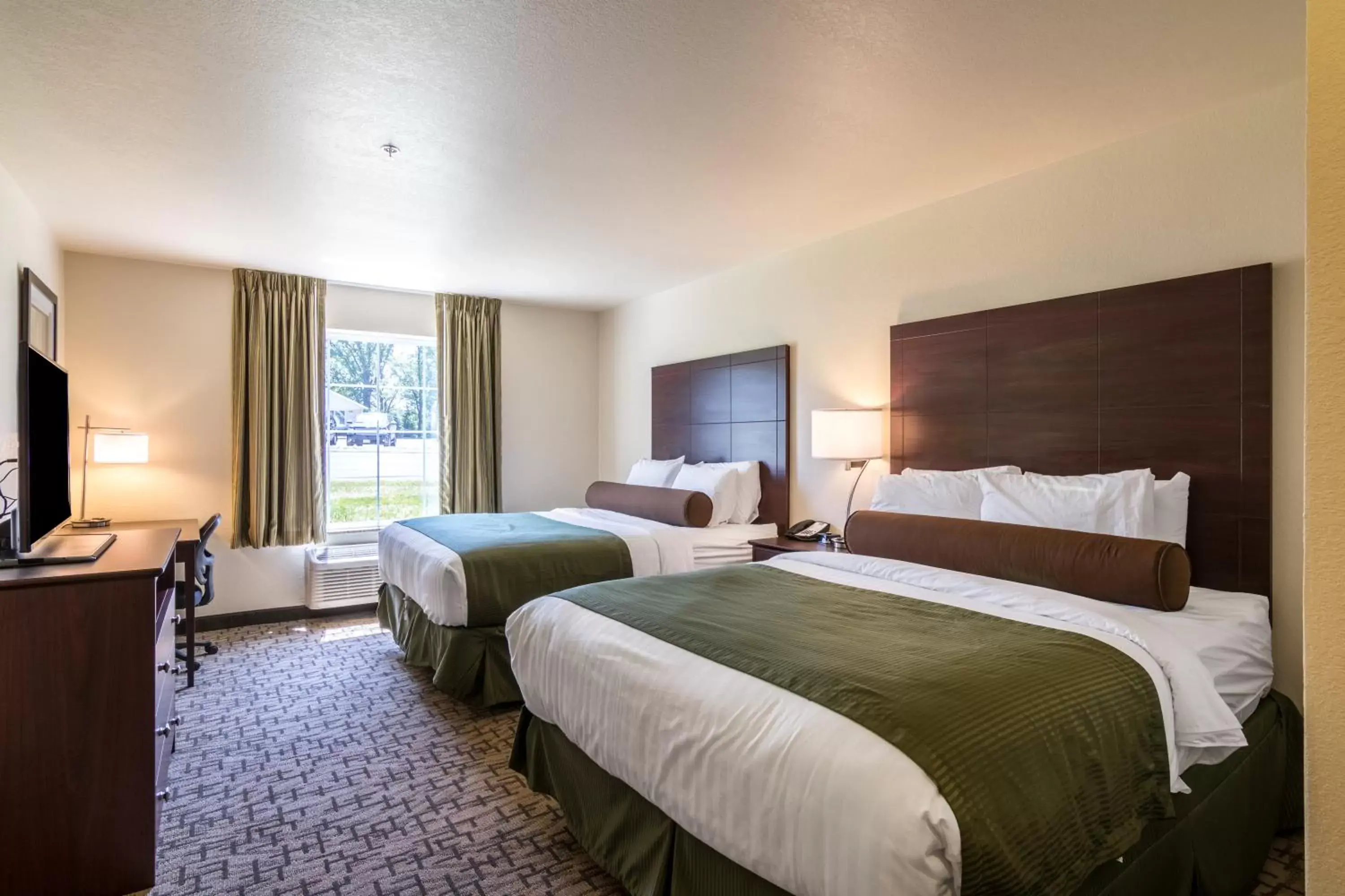 Queen Room - Disability Access in Cobblestone Inn & Suites - Barron Queen Room - Disability Access in Cobblestone Inn & Suites - Barron