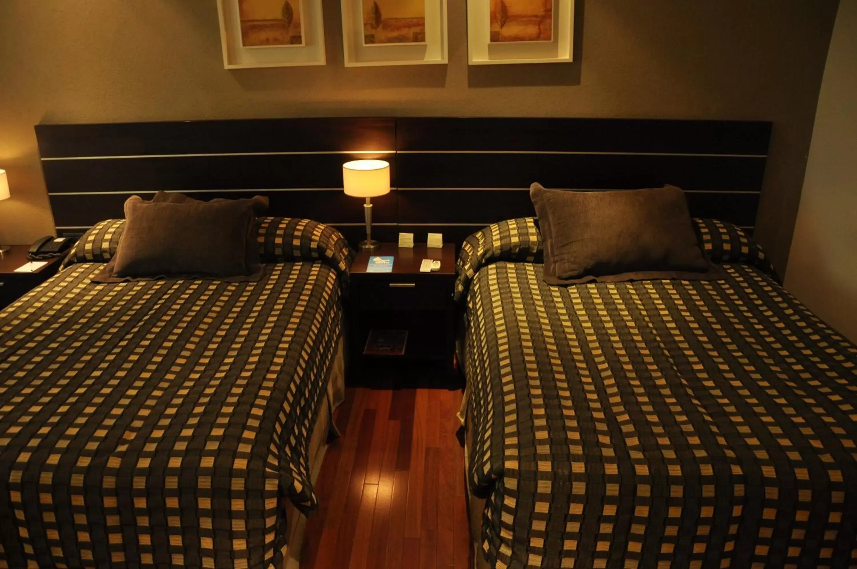 Standard Twin Room in Orfeo Suites Cordoba Standard Twin Room in Orfeo Suites Cordoba