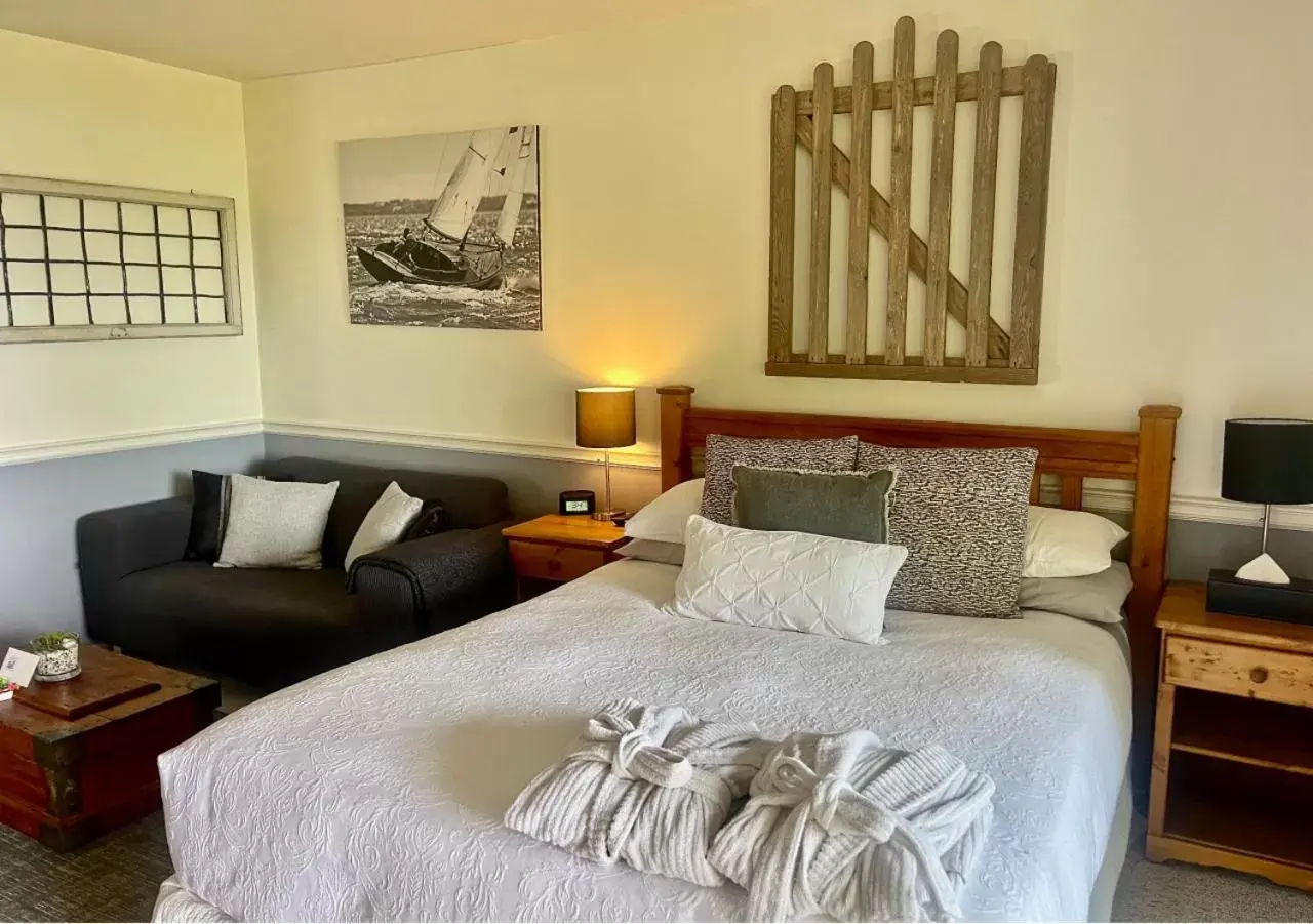 Queen Room with Sea View in Quarrystone House B&B Queen Room with Sea View in Quarrystone House B&B